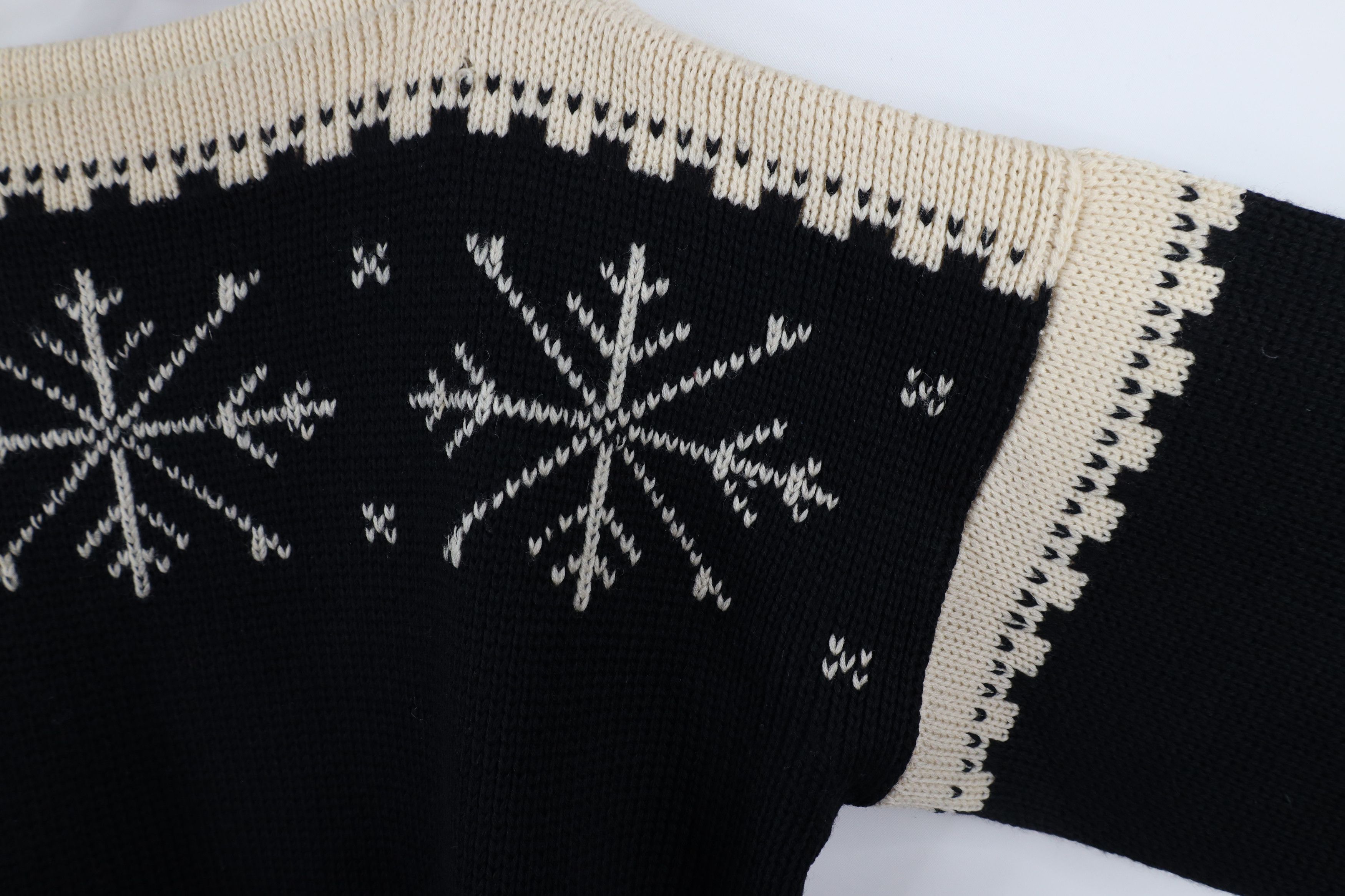 Vintage Vintage 70s Streetwear Wool Knit Christmas Snowflake Sweater Size US XXL / EU 58 / 5 - 5 Thumbnail