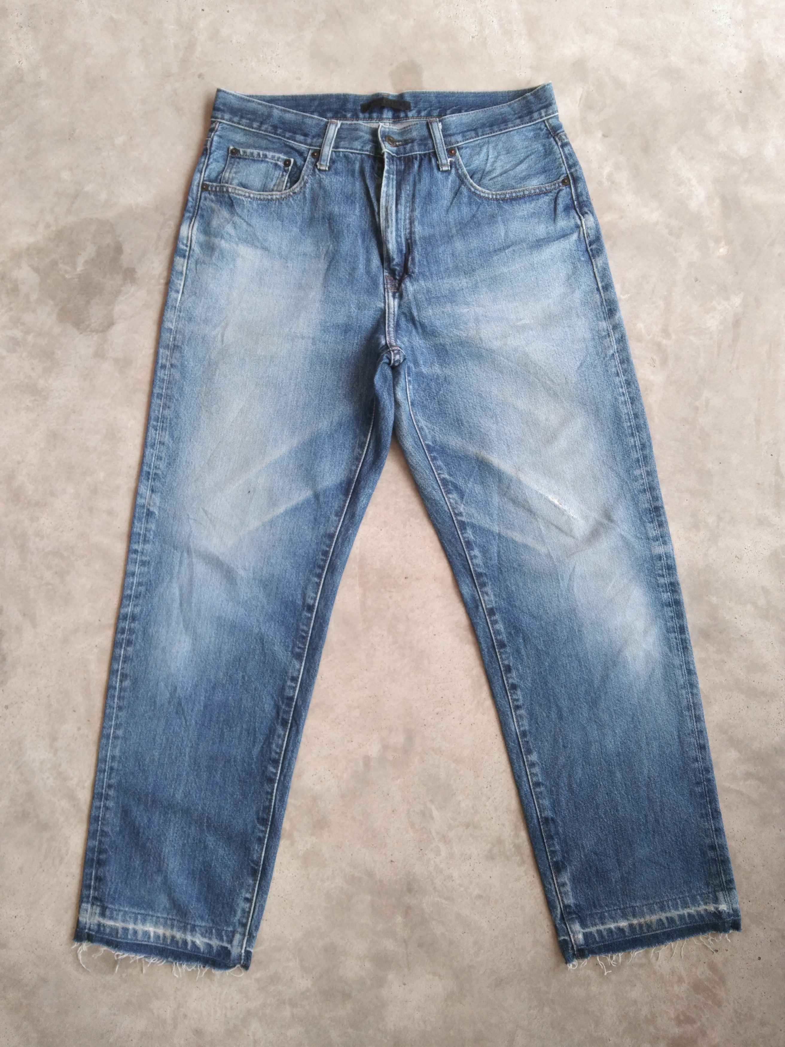 Uniqlo Vintage Faded Blue Uniqlo Distressed Jeans 32x28 Size US 32 / EU 48 - 1 Thumbnail
