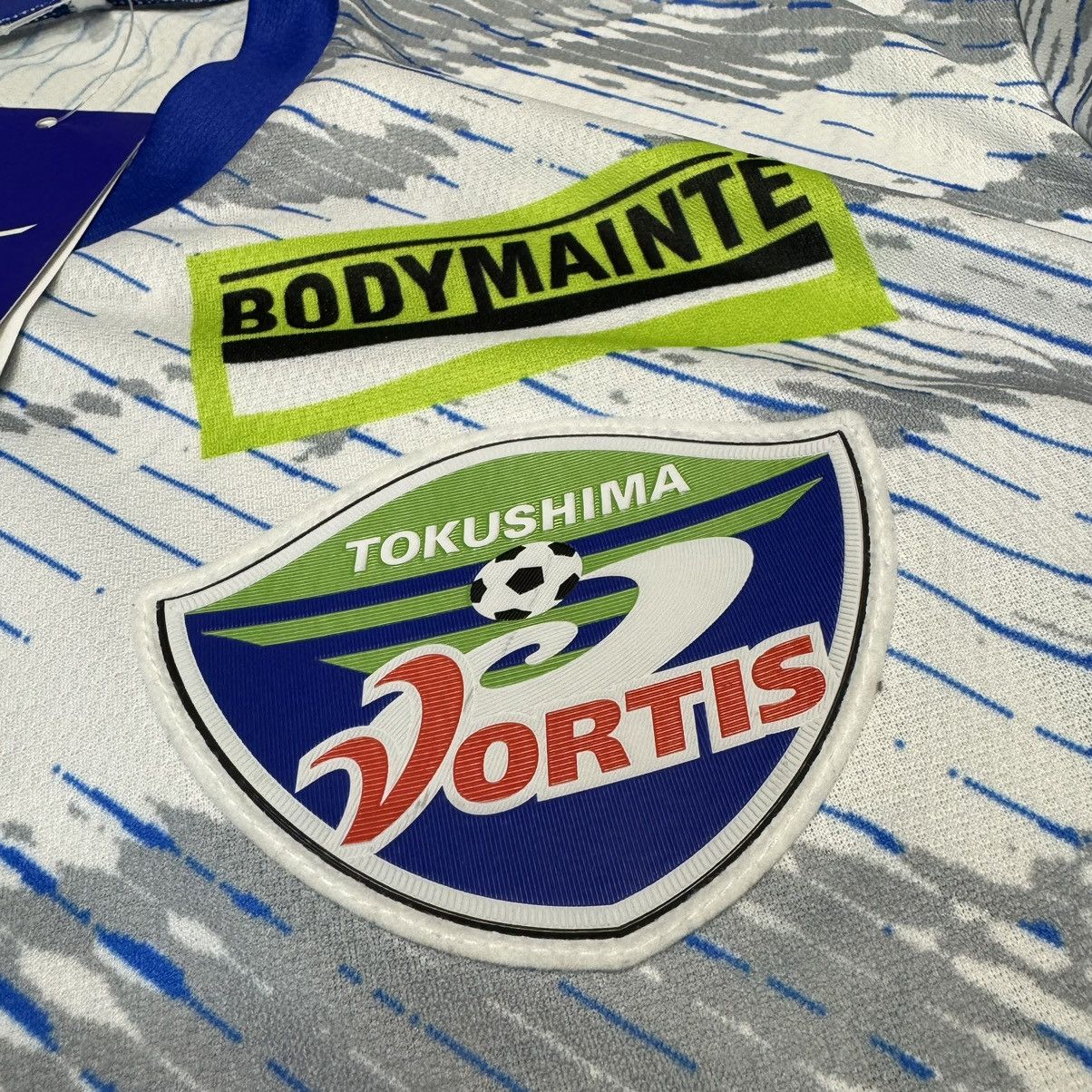 Mizuno Tokushima Vortis 2023 away shirt (bnwt) Size US XL / EU 56 / 4 - 4 Thumbnail