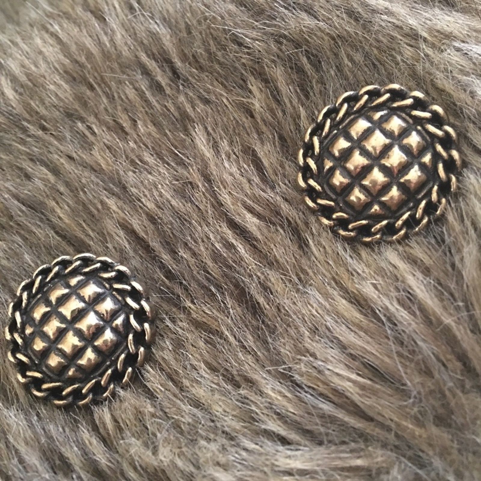 Vintage Vintage brass tone resin clip on earrings Size ONE SIZE - 3 Thumbnail