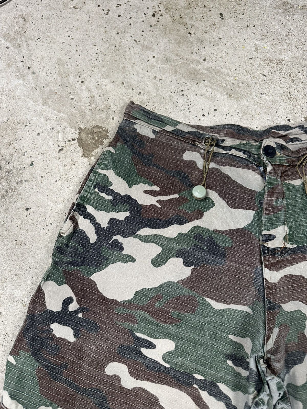 Other Vintage Y2K Washed Camo Distressed Baggy Cargo Pants Size US 30 / EU 46 - 9 Thumbnail
