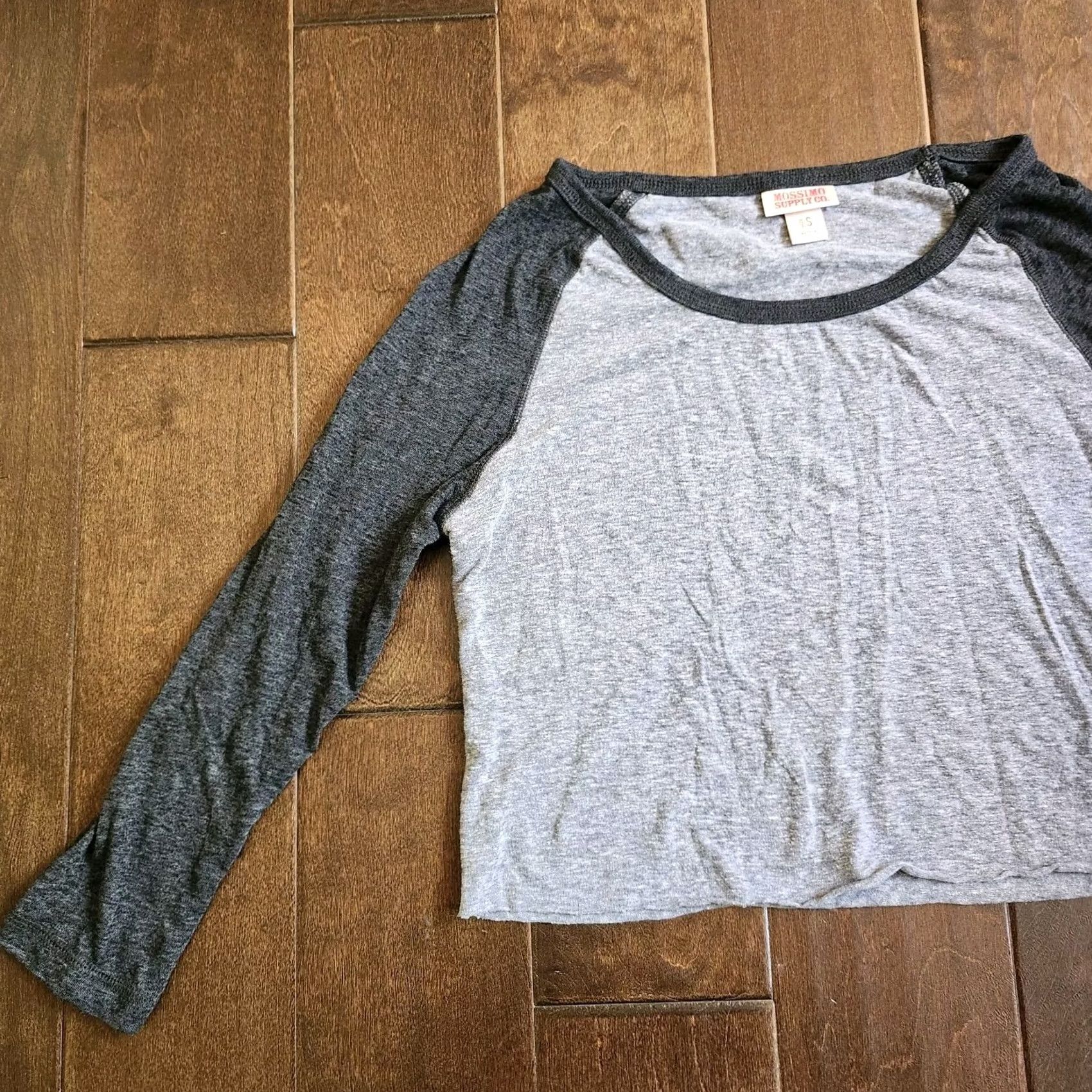 Mossimo Mossimo Women's Gray Cropped Long Sleeve T-Shirt - Size S - Pullover, Regular Fit, Casual Size S / US 4 / IT 40 - 3 Thumbnail
