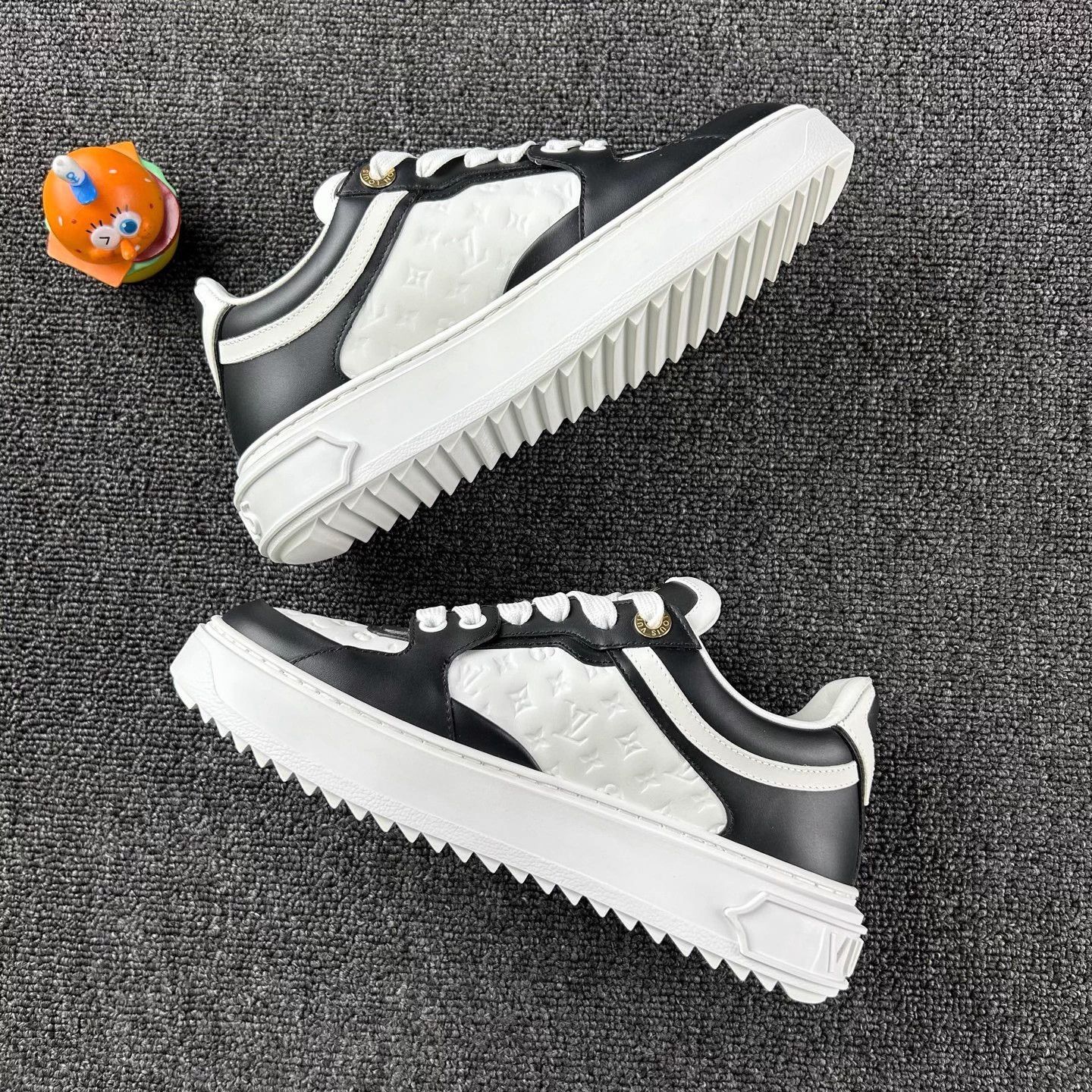 Louis Vuitton LV black and white embossed platform shoes 35.5 Size US 4.5 / IT 34.5 - 3 Thumbnail