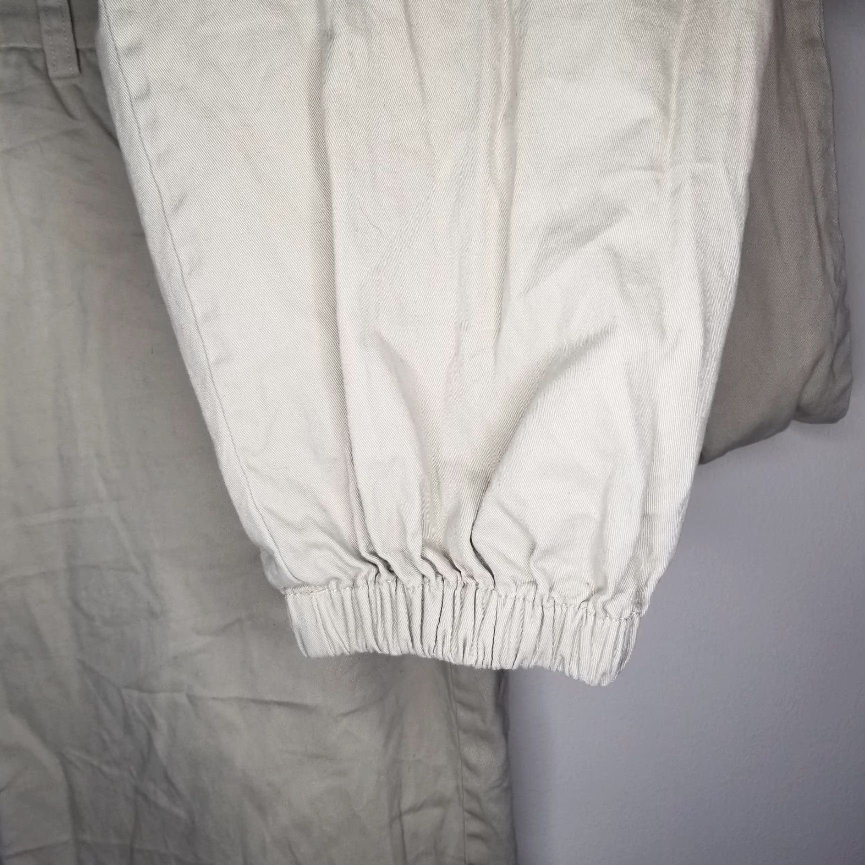 Forever 21 FOREVER 21 Womens Chino Dress Pants Size M Beige Loose Elastic Ankle Size 32" / US 10 / IT 46 - 3 Thumbnail