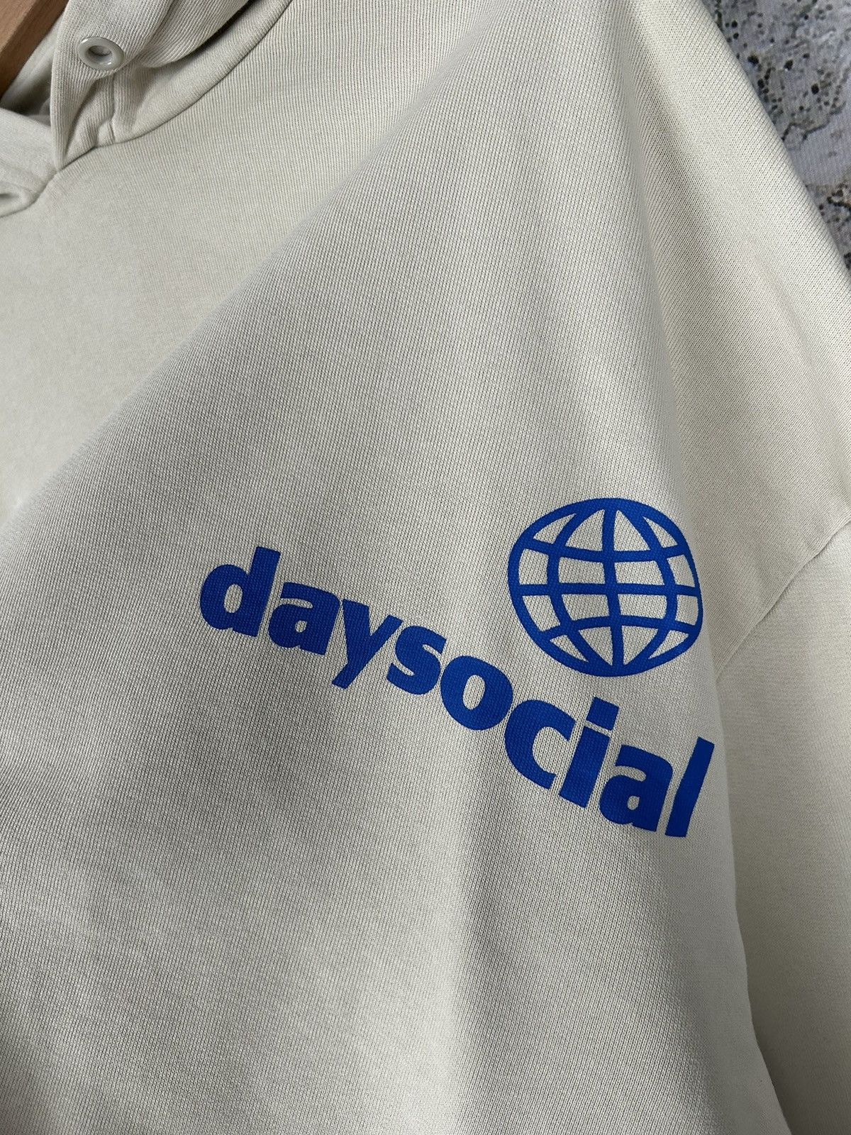 Vintage Vintage Daysocial Boxy Fit Hoodie Sweatshirt Streetwear Size US XXL / EU 58 / 5 - 3 Thumbnail