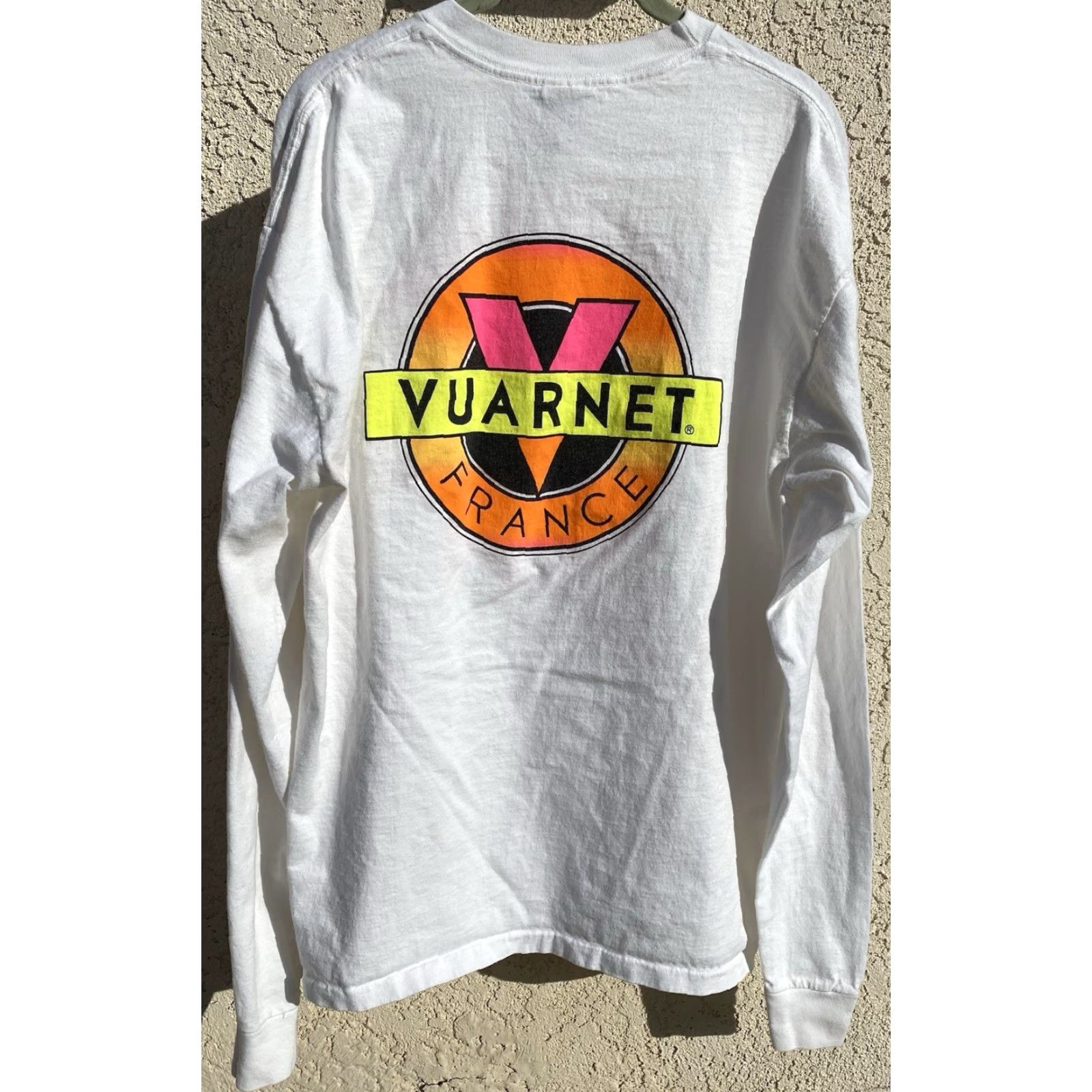 Logo 7 VINTAGE Vuarnet France Long Sleeve Shirt XL White 90s 80s Neon Circle Logo Graphic Print Logo Crew Neck Men Mens XL Shirt Size US XL / EU 56 / 4 - 2 Thumbnail