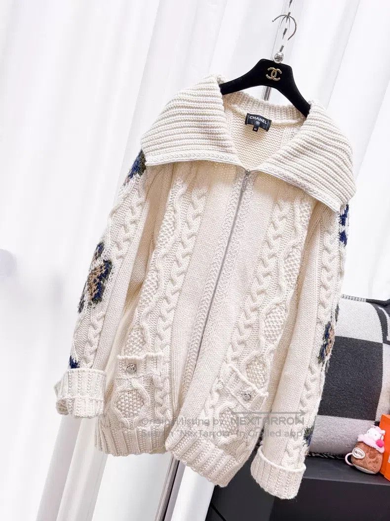 Chanel Chanel Twisted double C pattern lapel knitted zipper jacke Size M / US 6-8 / IT 42-44 - 2 Thumbnail