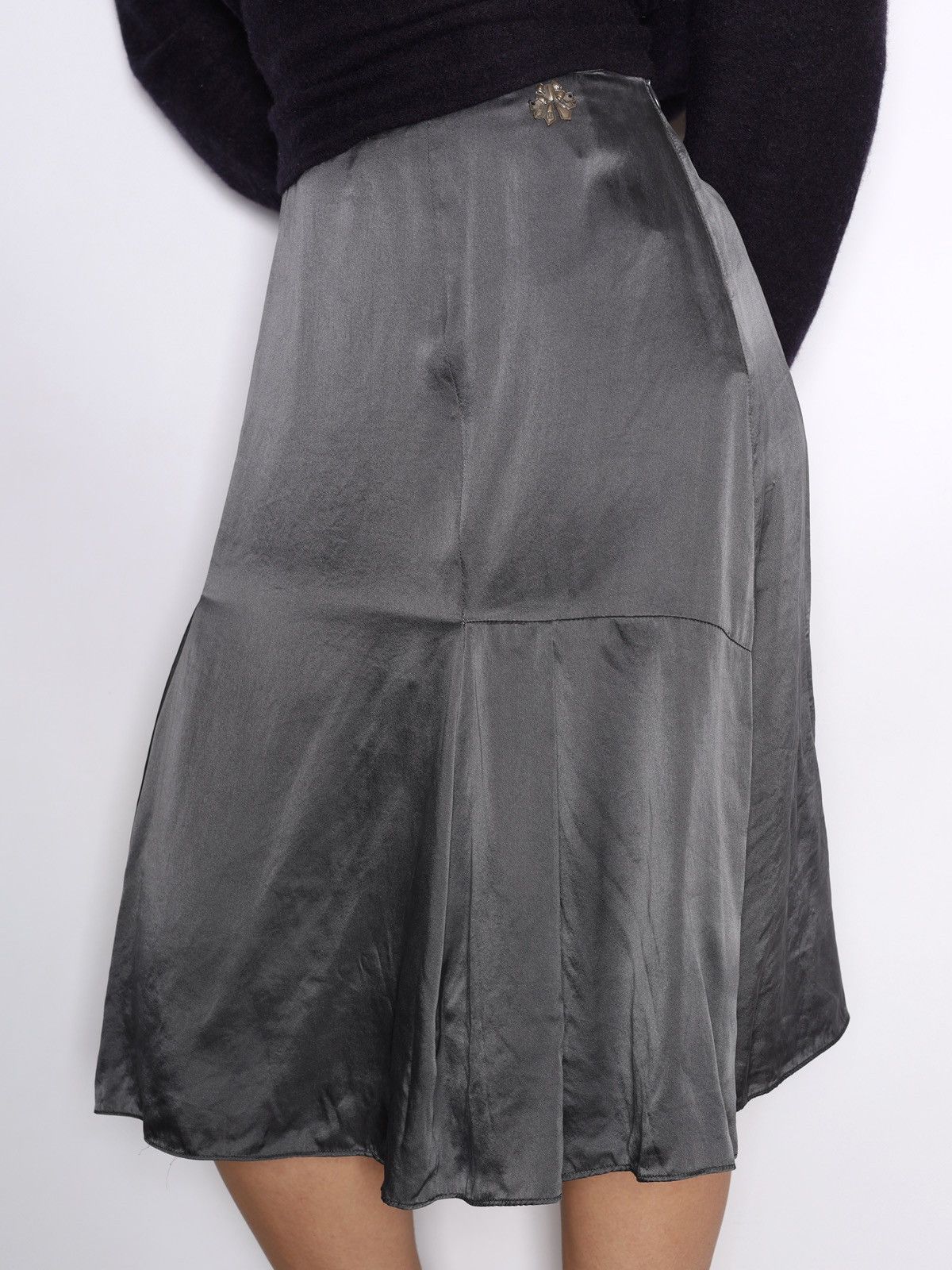 John Galliano Galliano Silk Mid Skirt Washed Grey with Brooch Size 27" / US 4 / IT 40 - 1 Thumbnail