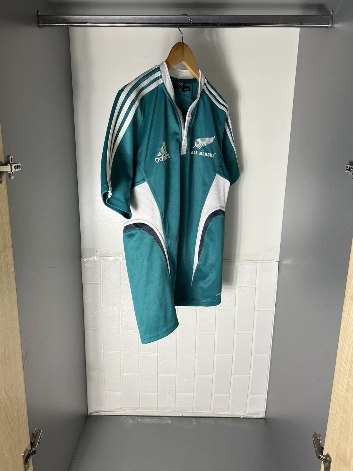 Adidas VINTAGE ADIDAS NEW ZEALAND ALL BLACKS RETRO RUGBY JERSEY Y2K Size US M / EU 48-50 / 2 - 5 Thumbnail