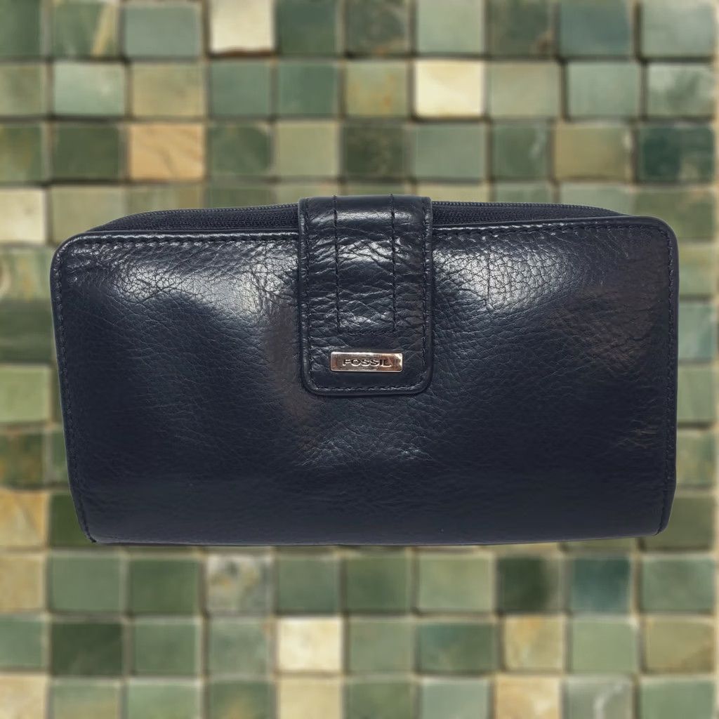 Fossil VINTAGE Fossil Wallet Large Zip-Around Leather Black Women's Wallet 7x4 Organizer Credit Card Accodian Size ONE SIZE - 1 Thumbnail