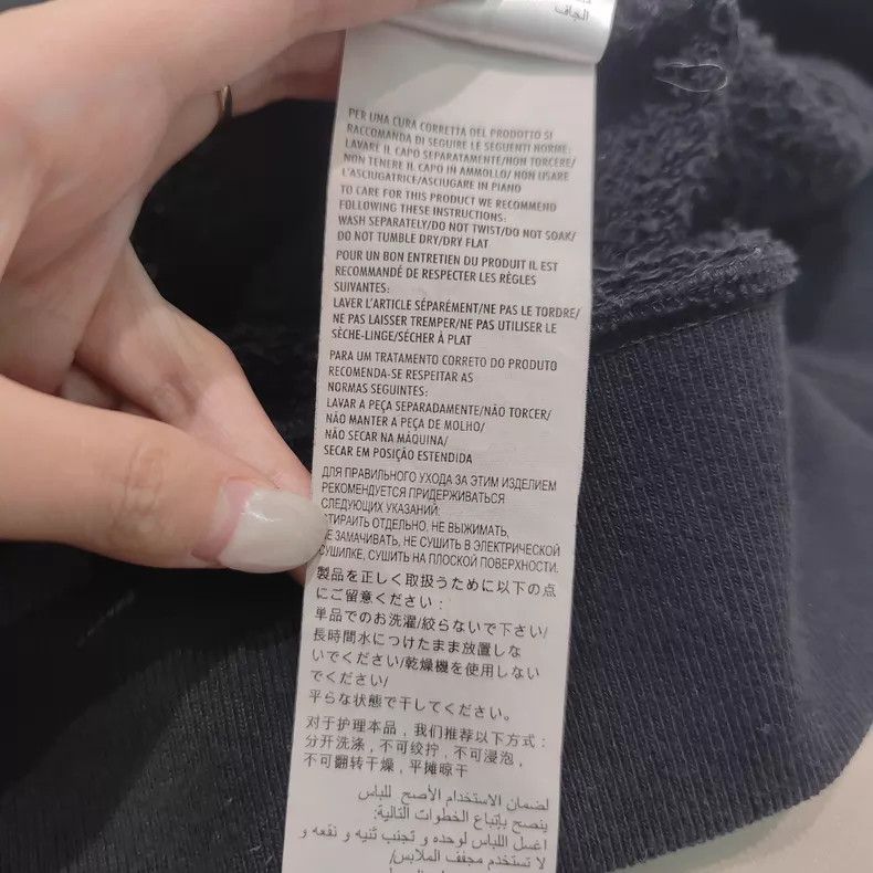 Gucci Gucci The sweatshirt is old and black. Size US M / EU 48-50 / 2 - 9 Thumbnail