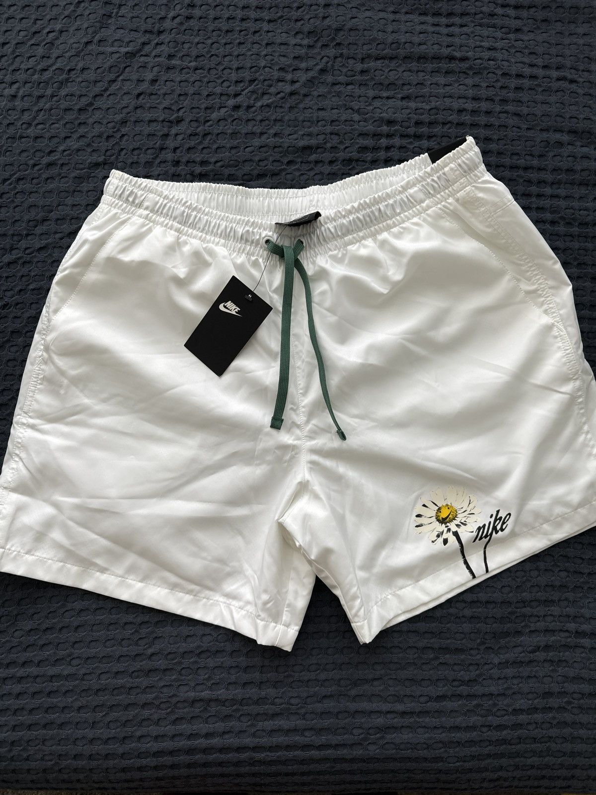 Nike Nike Daisy Shorts Size US 34 / EU 50 - 1 Thumbnail
