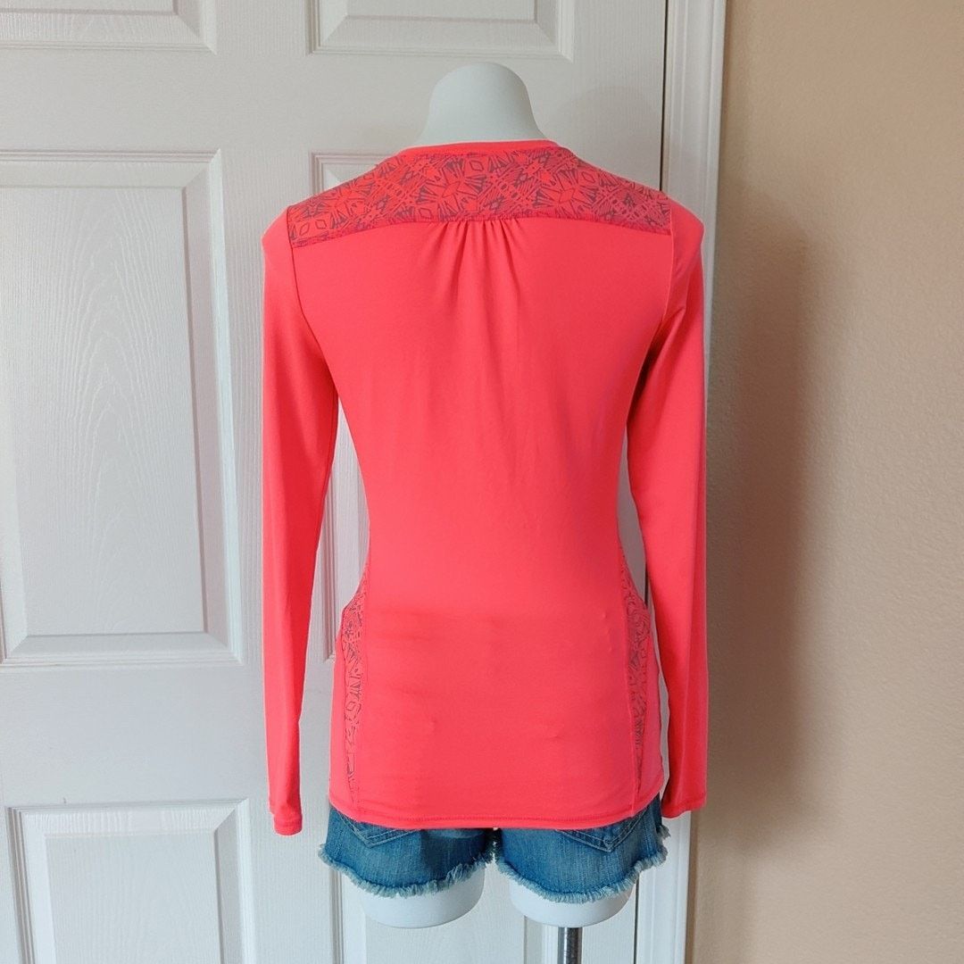 Athleta Athleta v-neck bright coral athletic long sleeve top sz XS Size XS / US 0-2 / IT 36-38 - 5 Thumbnail