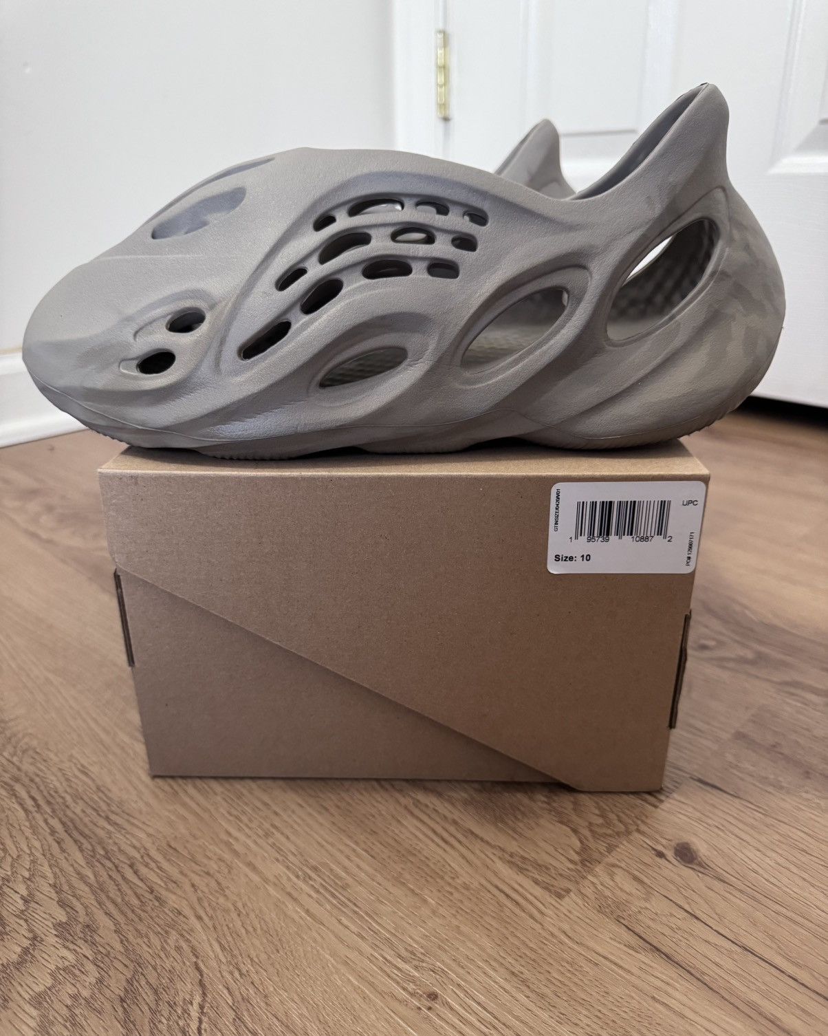 Adidas Adidas Yeezy Foam RNNR Stone Sage Size US 10 / EU 43 - 16 Thumbnail