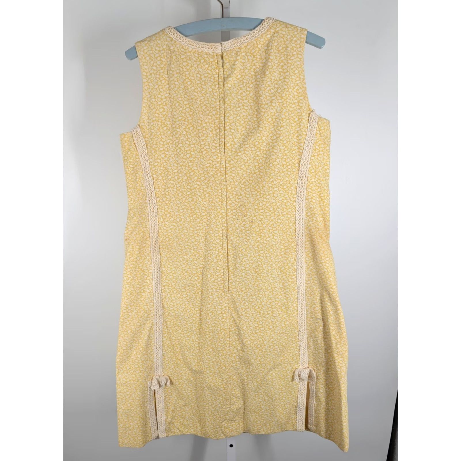 Lilly Pulitzer VINTAGE Lilly Pulitzer Shift Dress Yellow Floral Lace Trim Lord & Taylor 60s Women's Dress Size XS / US 0-2 / IT 36-38 - 3 Thumbnail