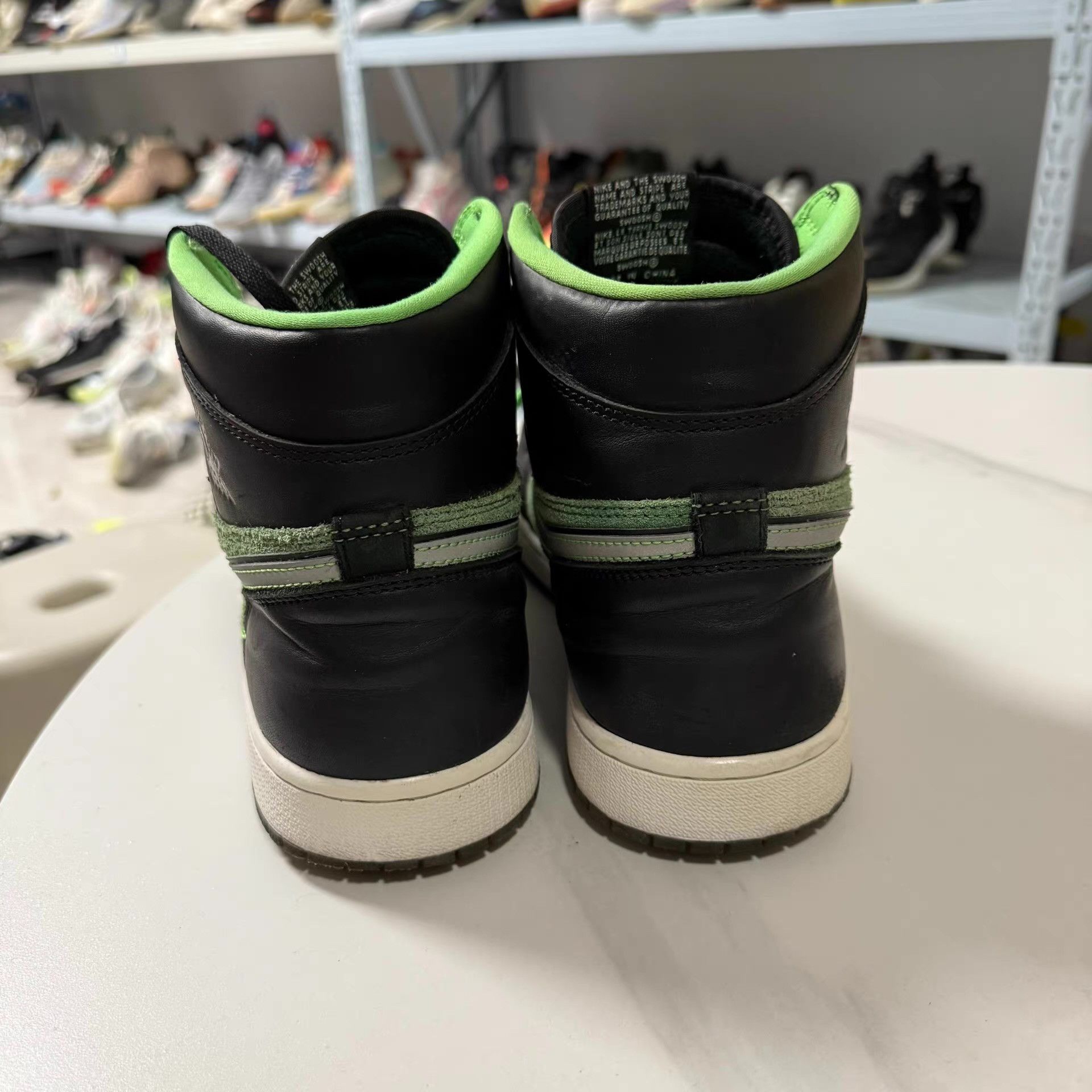Nike Air Jordan 1, retro and stylish, athletic casual shoes Q10 Size US 11 / EU 44 - 3 Thumbnail