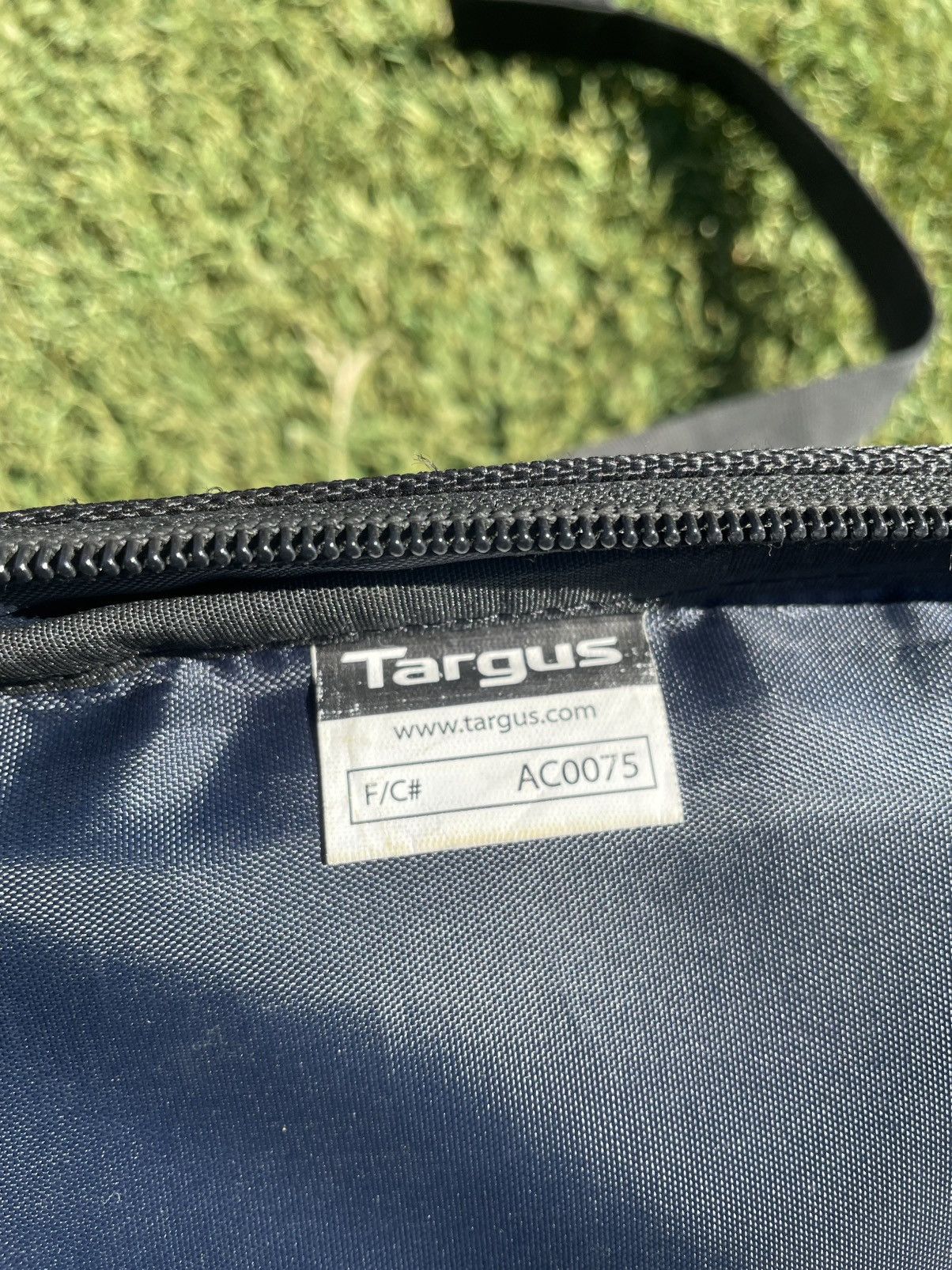 Other TARGUS Drifter II for 17" Laptop Backpack broken strap Size 30 - 12 Thumbnail