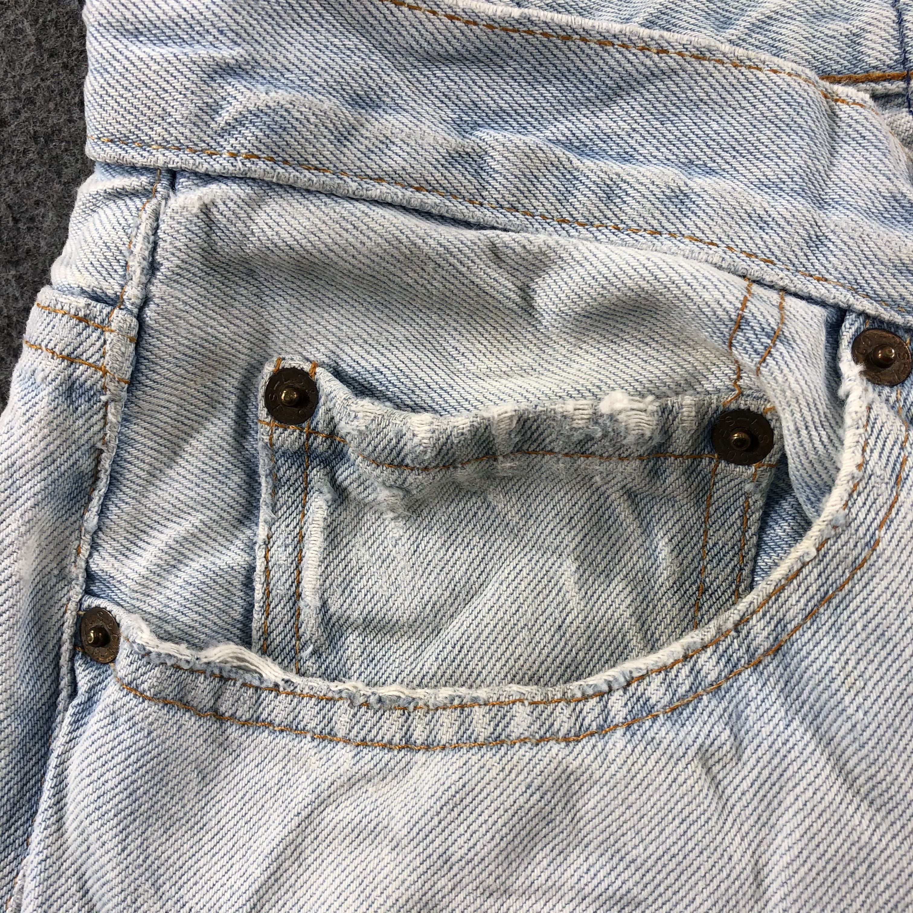 Levi's 90s Vintage Light Wash Levis 501 Jeans-J2621 Size US 32 / EU 48 - 10 Thumbnail