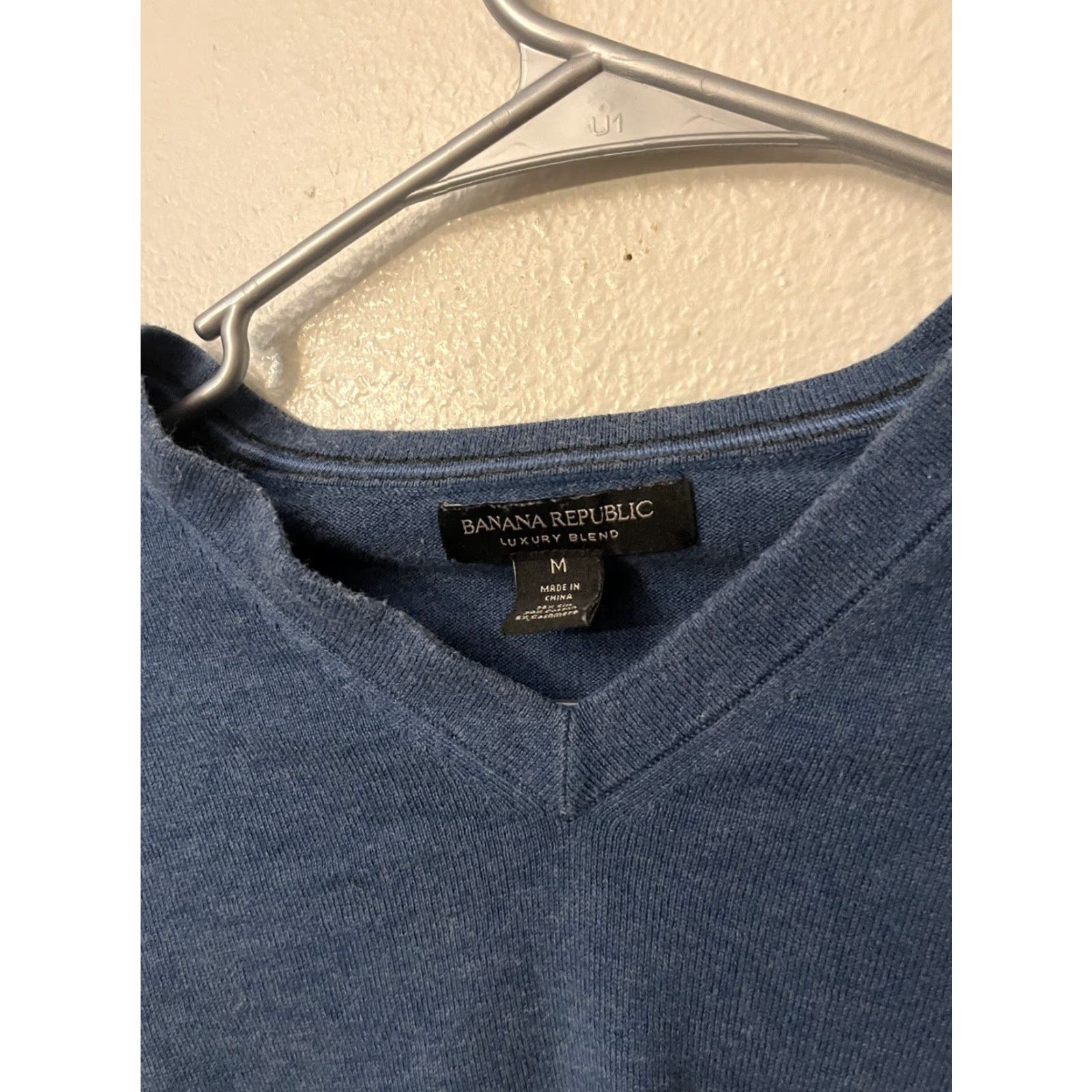 Banana Republic Banana Republic Men’s Sweater V-Neck Pullover Blue Size M Knit Tight-Knit Lightweight Casual Business | 75% Silk 20% Cotton 5% Cashmere | Regular Fit Size US M / EU 48-50 / 2 - 3 Thumbnail