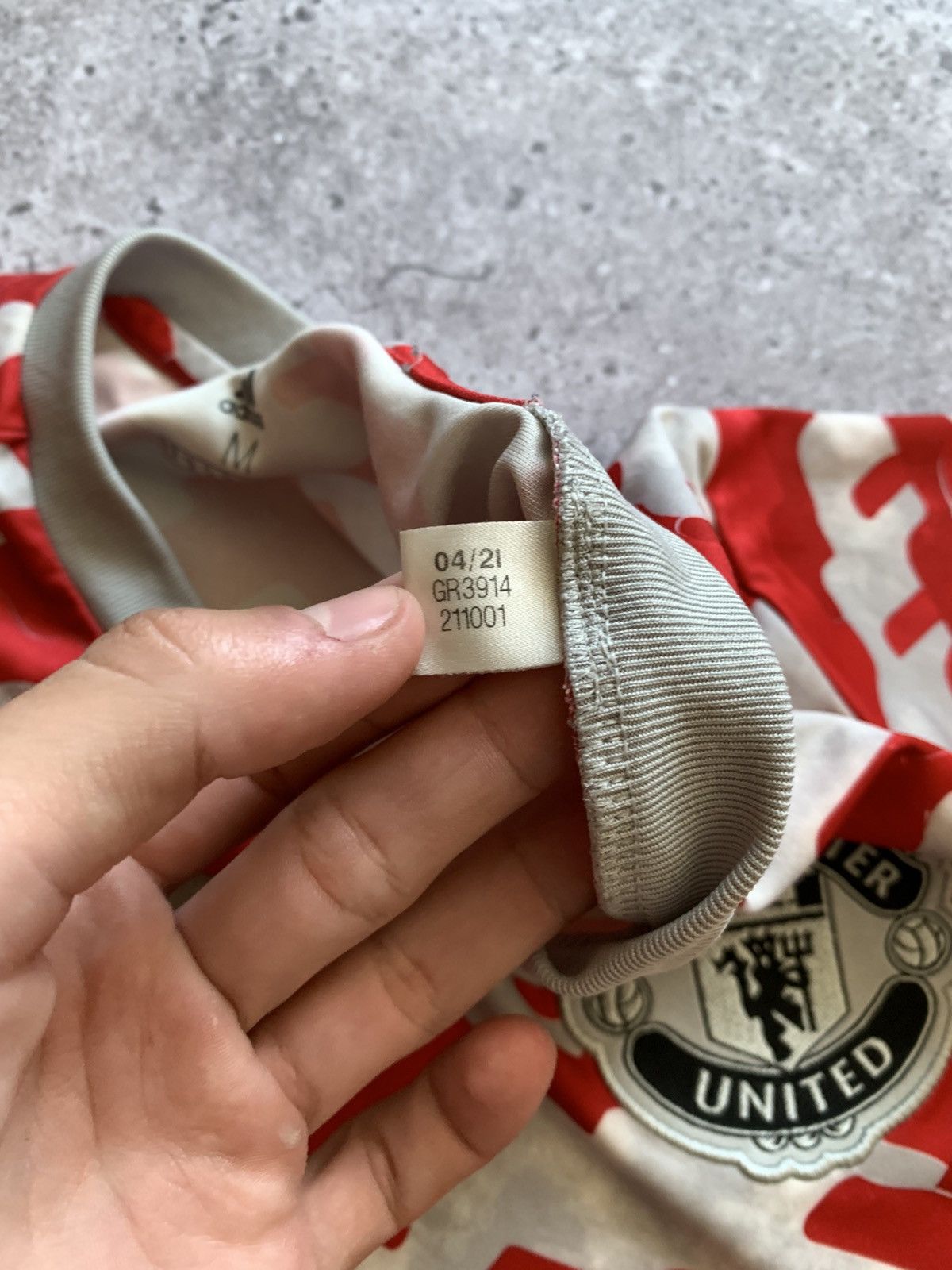 Adidas 🔥ADIDAS MANCHESTER UNITED 2022 TRAINING BLOCKCORE JERSEY Size US M / EU 48-50 / 2 - 7 Thumbnail