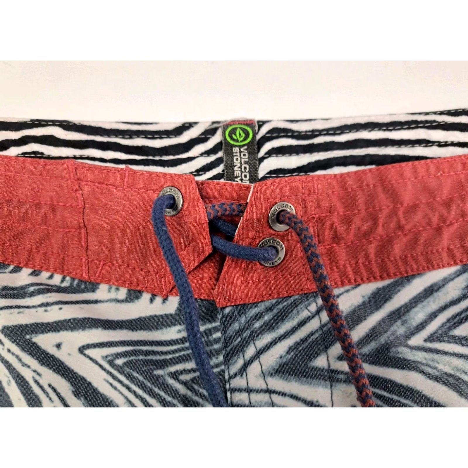 Volcom Volcom Mens Board Shorts Wavy Pattern Blue Back Pocket 38/9" Stoneys Beach Surfing Volcom Stoneys Mens Bottoms ⟂ Size US 38 / EU 54 - 3 Thumbnail