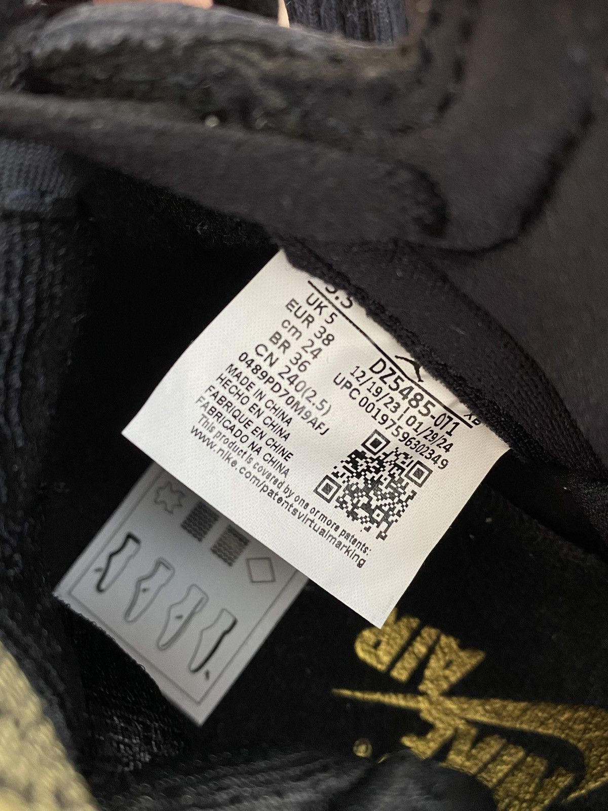 Jordan Brand Nike Air Jordan One Metalic Gold Size US 5.5 / EU 38 - 14 Thumbnail