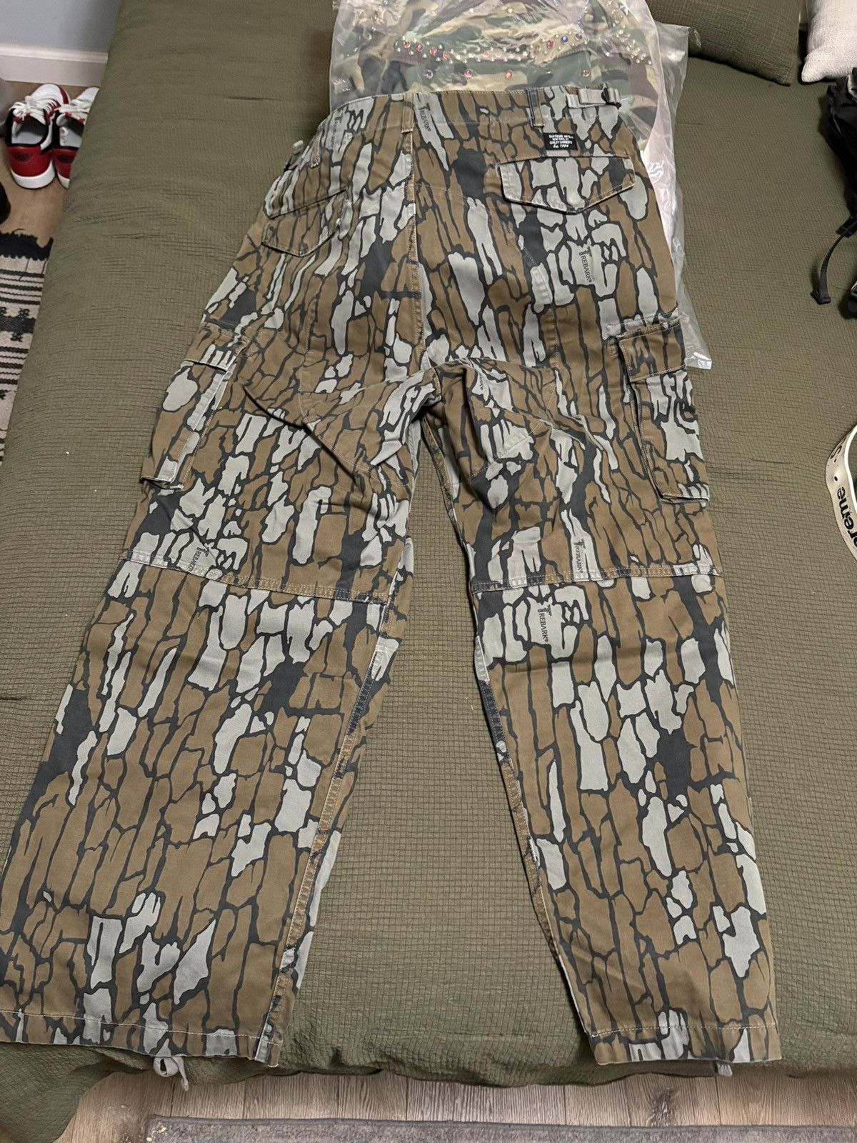 Supreme Supreme trebark camo cargos Size US 34 / EU 50 - 2 Thumbnail