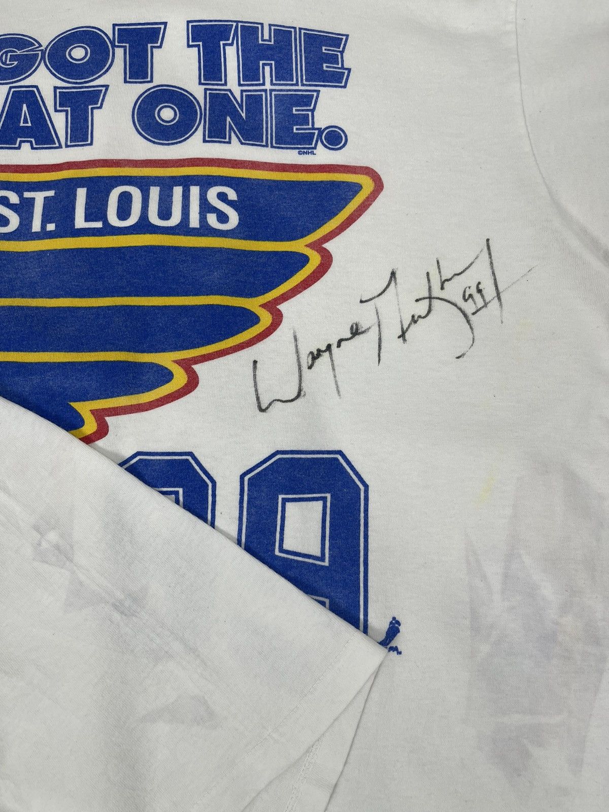 NHL 90s VINTAGE WAYNE GRETZKY AUTOGRAPHED ON STARTER NHL TEE Size US L / EU 52-54 / 3 - 9 Thumbnail