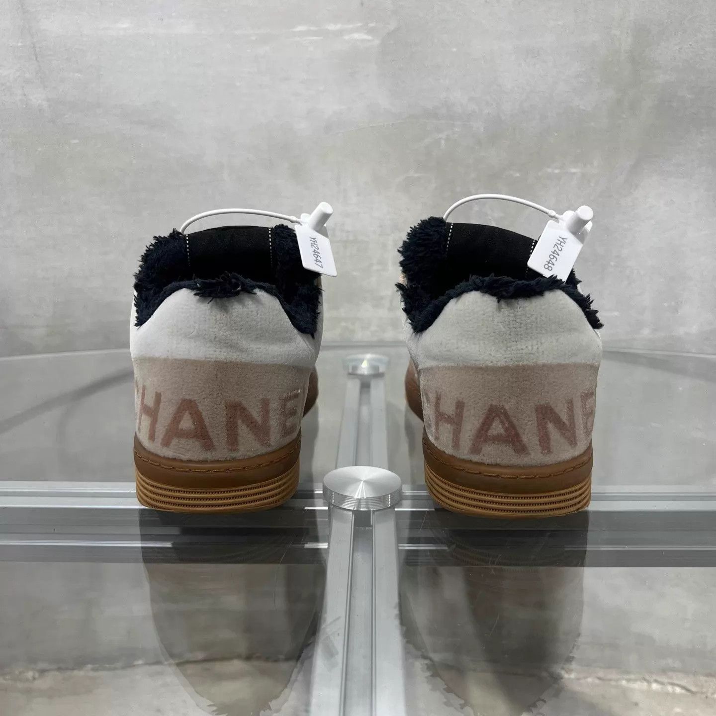 Chanel Chanel khaki suede sneakers EU 36.5 Size US 6 / IT 36 - 6 Thumbnail