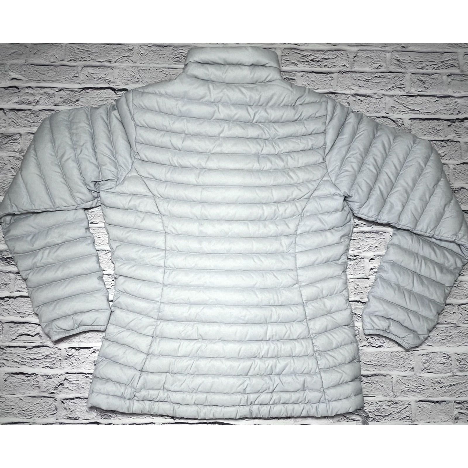 Mountain Hardwear VINTAGE Mountain Hardwear Down Puffer Jacket Women’s S Light Grey Nip?? Size S / US 4 / IT 40 - 6 Thumbnail