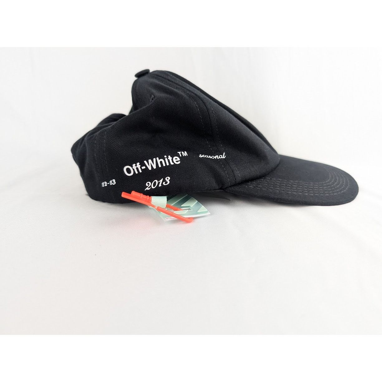 Off-White o1rshd1 Size: OS / Baseball Cap in Black / White Size ONE SIZE - 2 Thumbnail