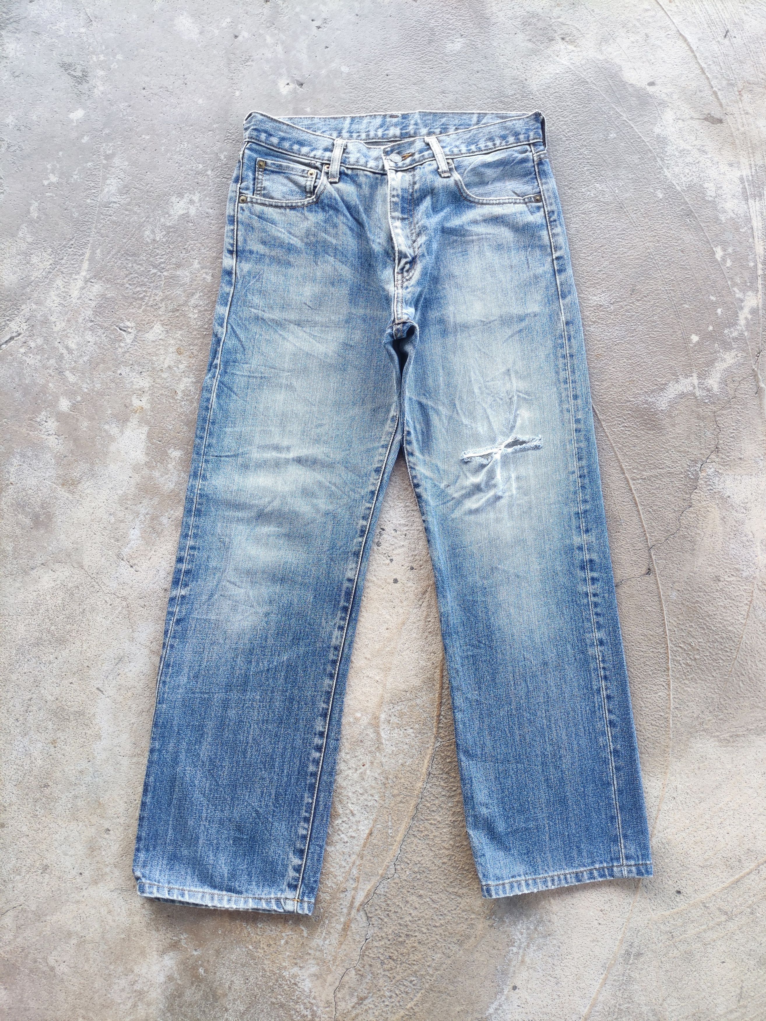 Japanese Brand Vintage Japanese Jean Distress Faded Denim Size US 32 / EU 48 - 1 Thumbnail