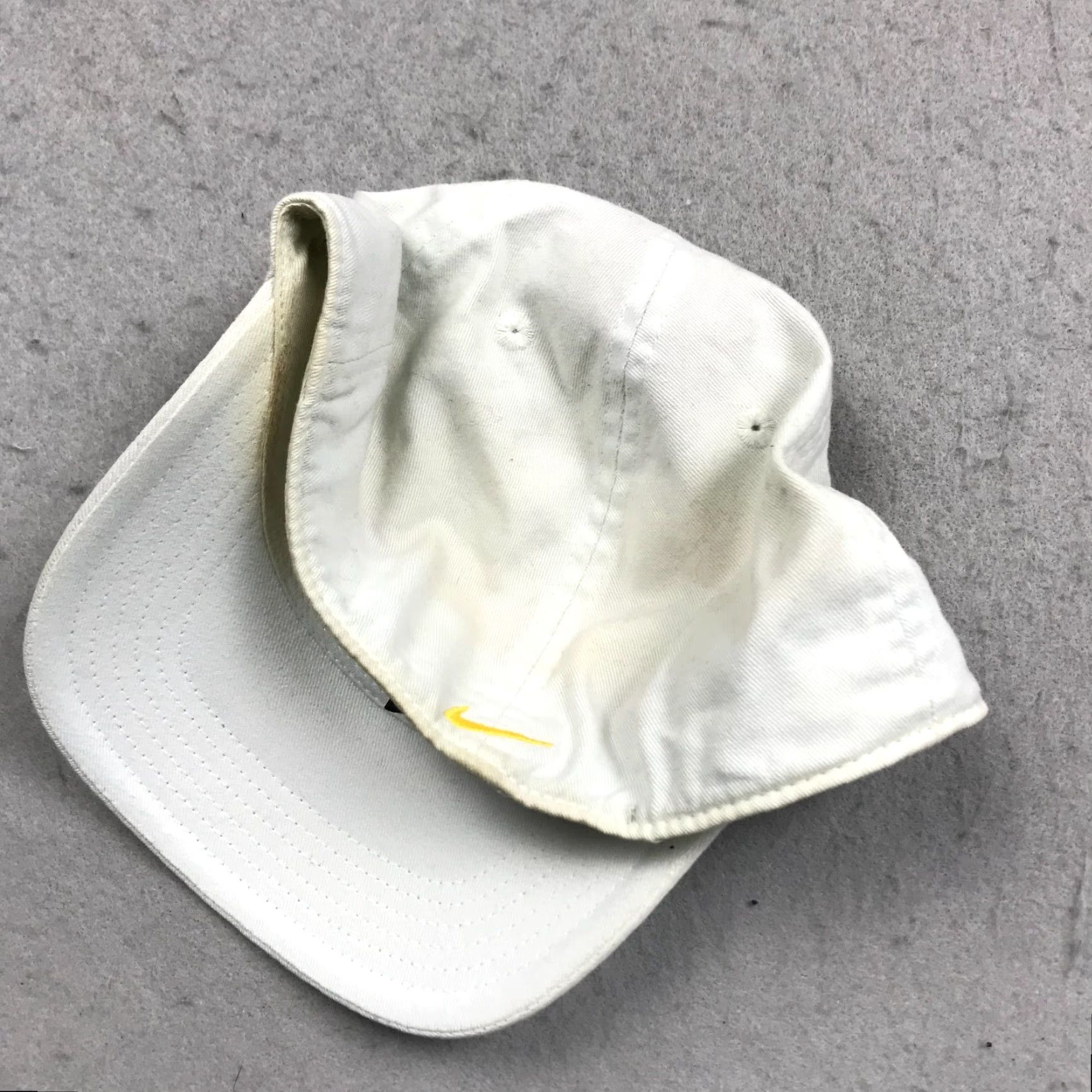 Nike VINTAGE Nike Hat Adult 7 White Fitted Classic Sports Swoosh Yellow Logo 90s Size ONE SIZE - 4 Thumbnail