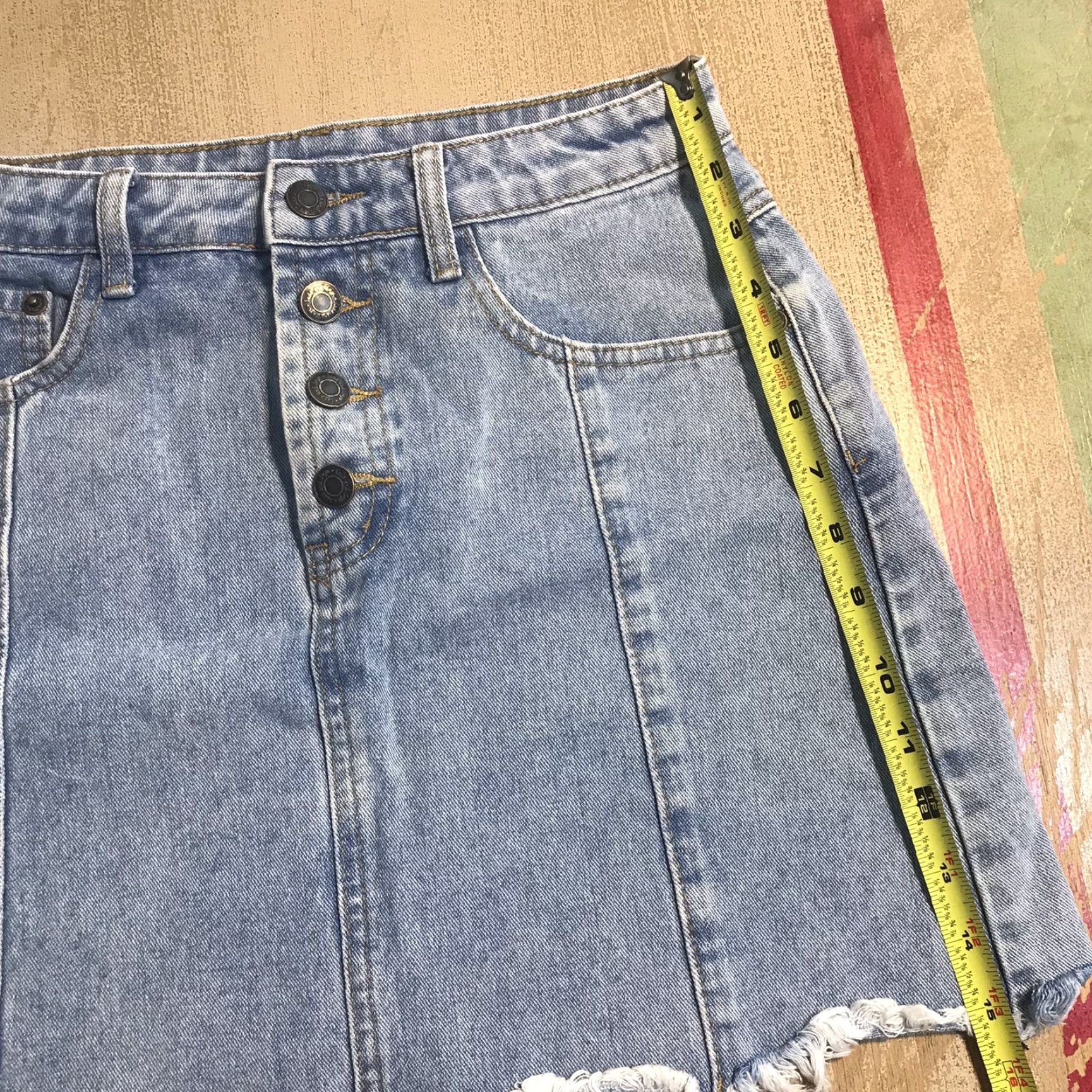 Denime Sadie & Sage Blue Denim Cut Off Mini Skirt Womens Small Raw Hem Button Fly Skirt Bohemian Hippie American Size 28" / US 6 / IT 42 - 6 Thumbnail