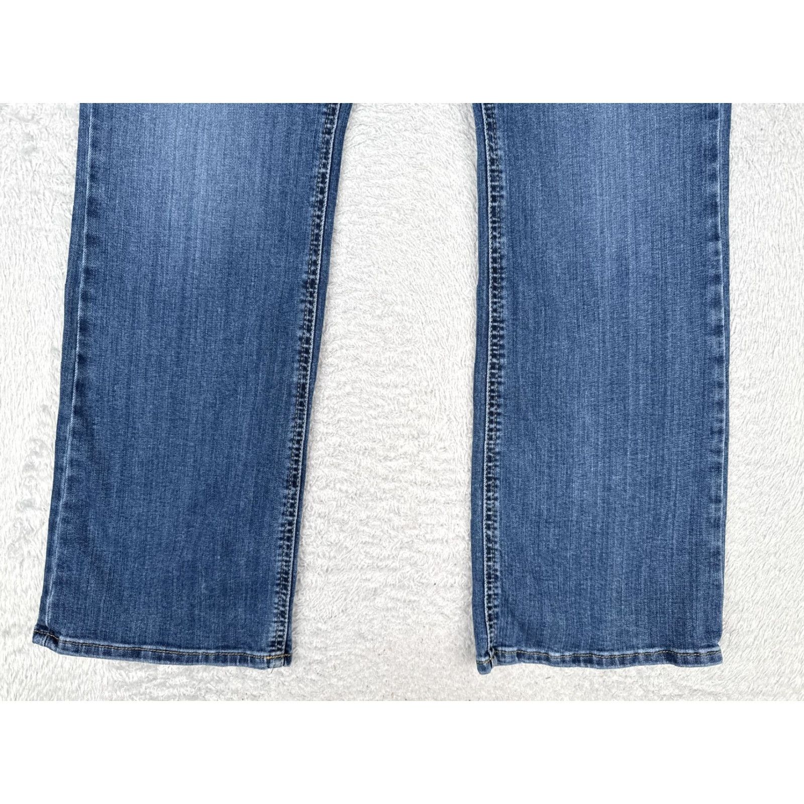 Lee Lee Jeans Womens Regular Bootcut Jeans 18M Blue Mid Rise Stretch Denim 5-Pocket Zip Fly Belt Loops 30in Inseam Size 40" / US 18 - 2 Thumbnail