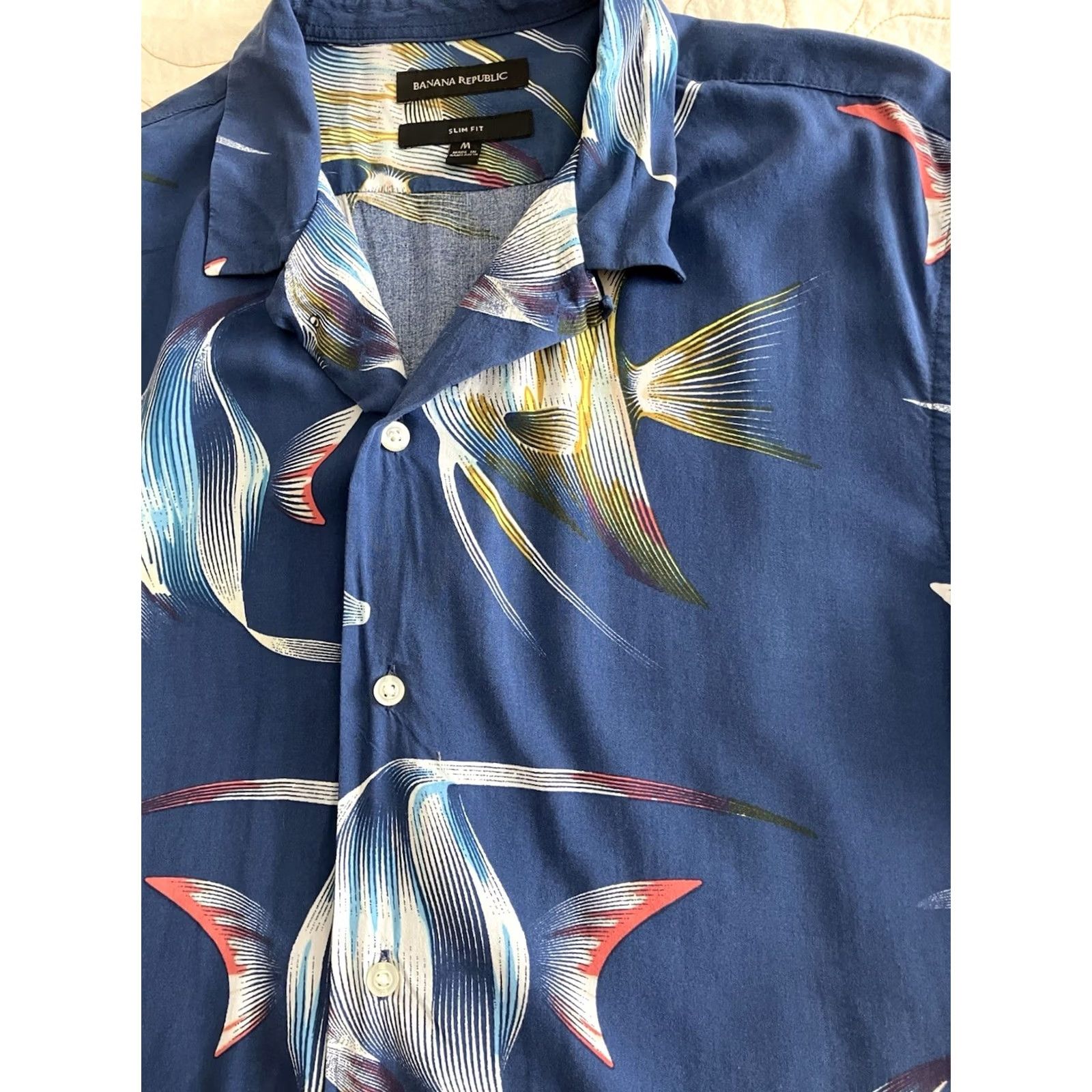 Banana Republic VINTAGE Banana Republic Shirt Mens M Blue Angel Fish All Over Print Slim Fit Rayon Beach Size US M / EU 48-50 / 2 - 3 Thumbnail