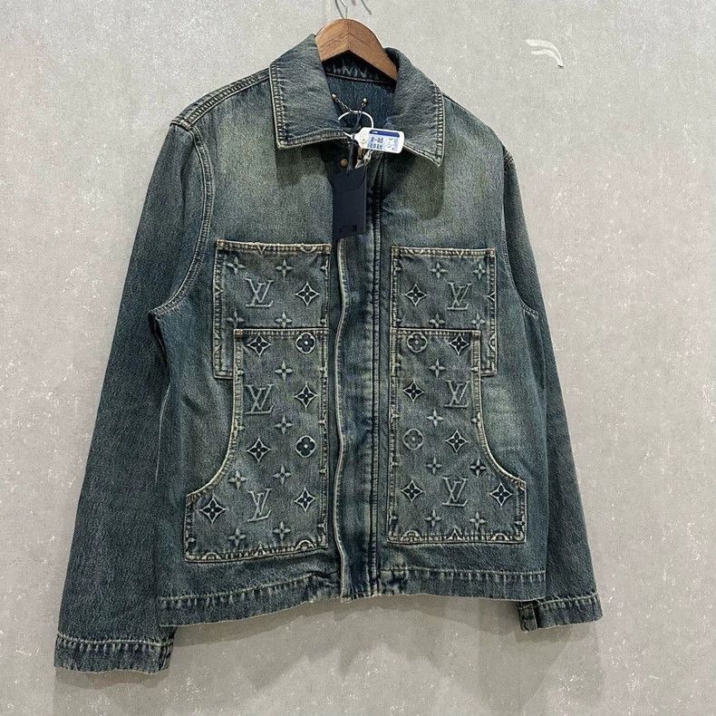 Louis Vuitton Louis Vuitton Embossed logo denim jacket Size US S / EU 44-46 / 1 - 3 Thumbnail