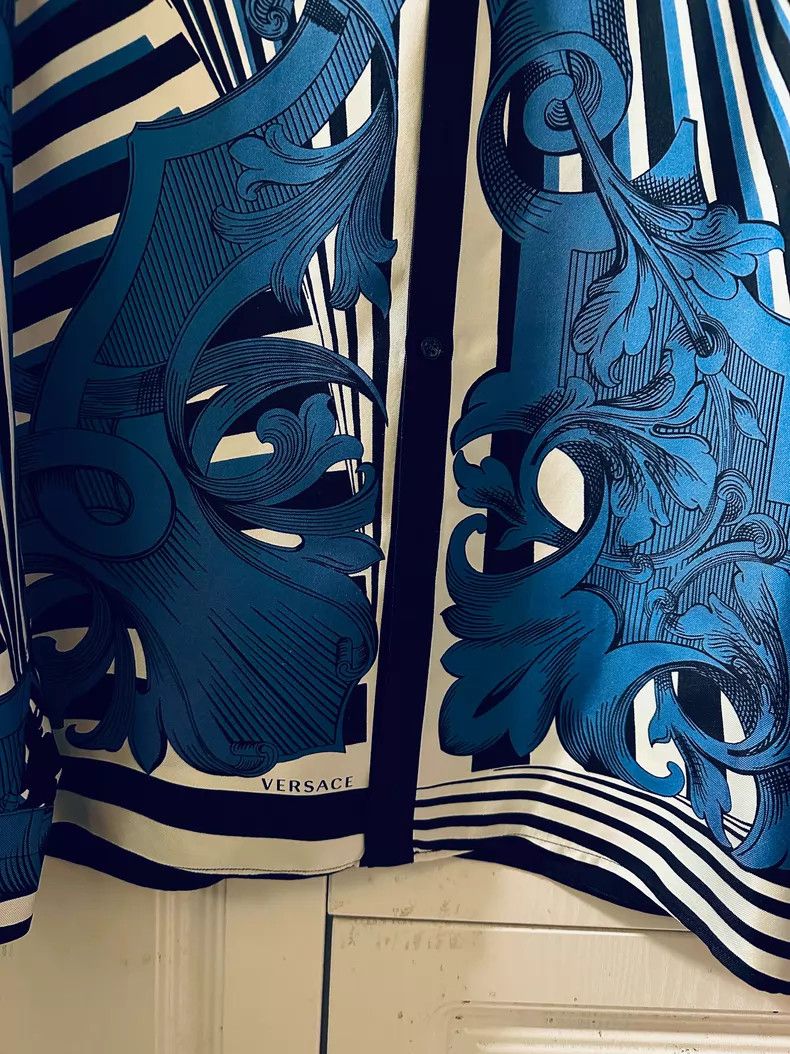 Versace Versace Silk shirt top Size US M / EU 48-50 / 2 - 5 Thumbnail
