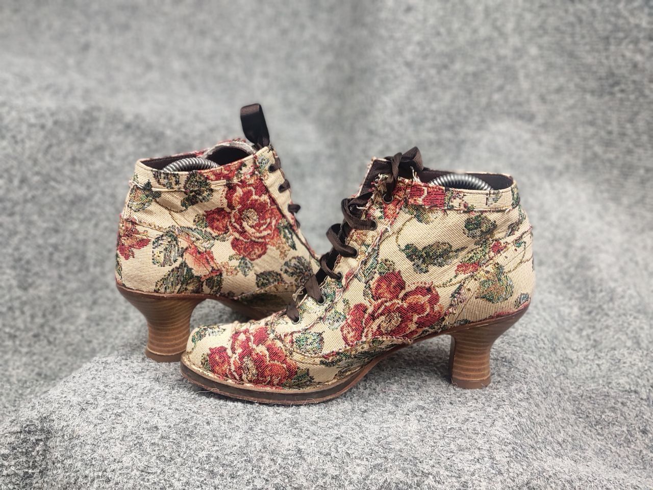 Vintage Neosen Vintage Floral Tapestry Bootie Ankle Shoes baroque Size US 7 / IT 37 - 10 Thumbnail