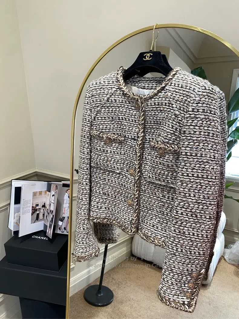 Chanel Chanel 18-year-old forest series beige round-neck jacket Size XS / US 0-2 / IT 36-38 - 1 Thumbnail
