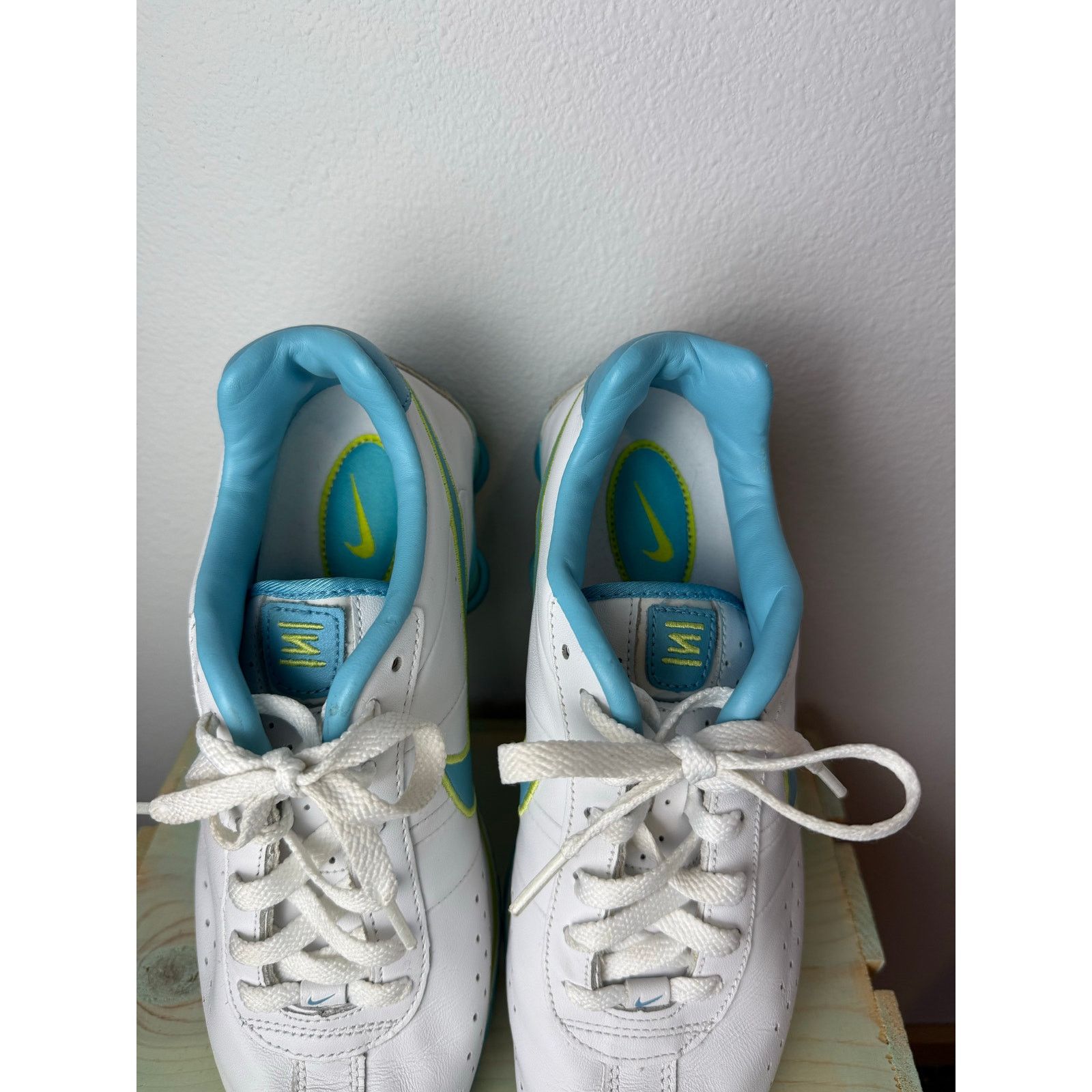 Nike Vintage Nike Shox Classic Running Shoe, Wht Leather/Blue 8.5 Size US 8.5 / IT 38.5 - 4 Thumbnail