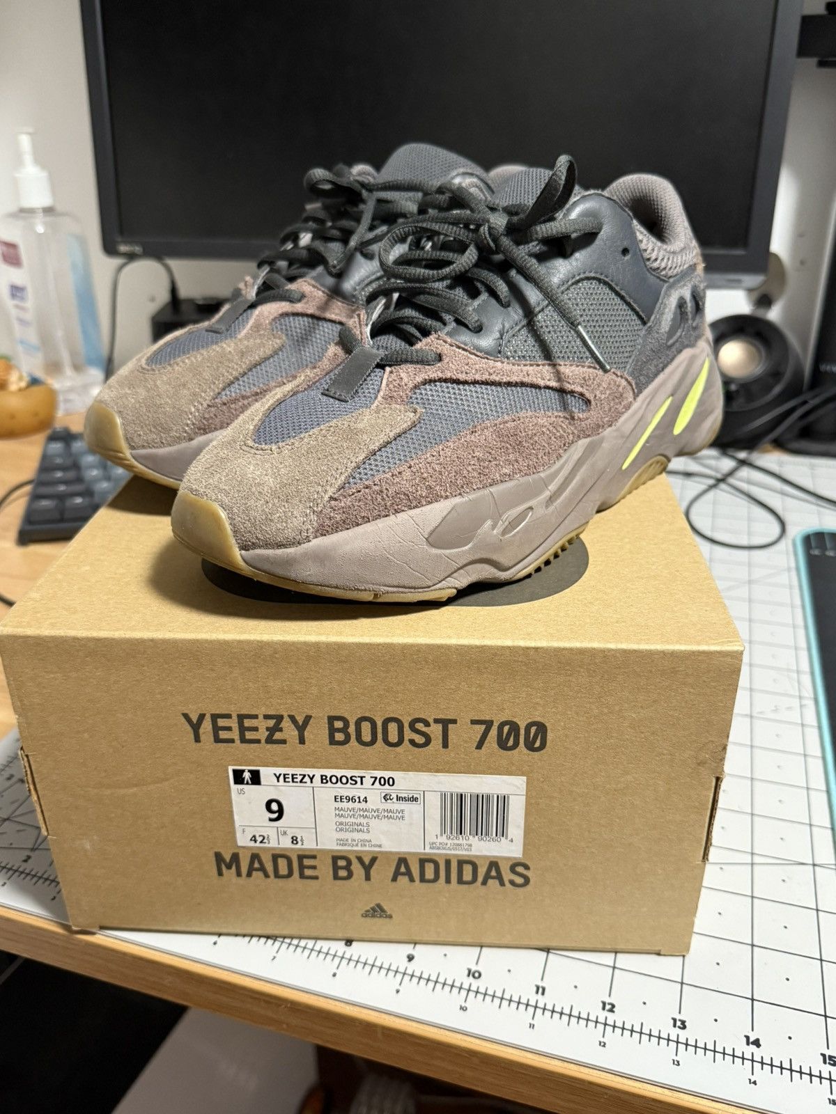 Yeezy Mauve Yeezy 700s Size US 9 / EU 42 - 1 Thumbnail