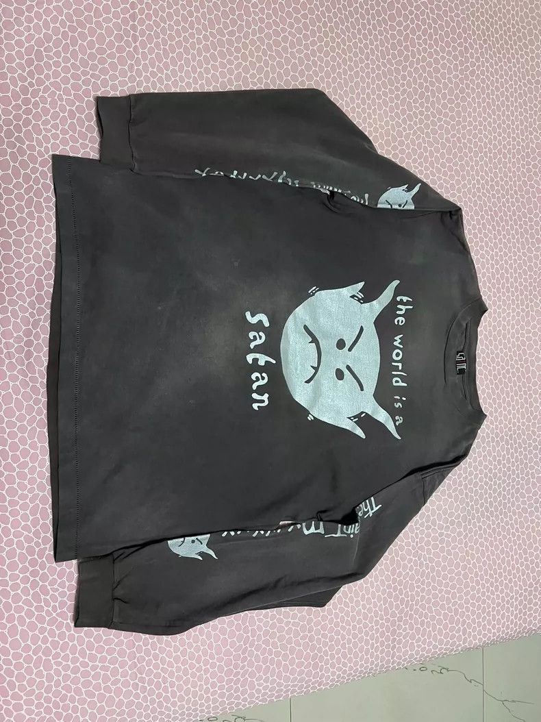 Saint Michael The little devil printed the old round neck b