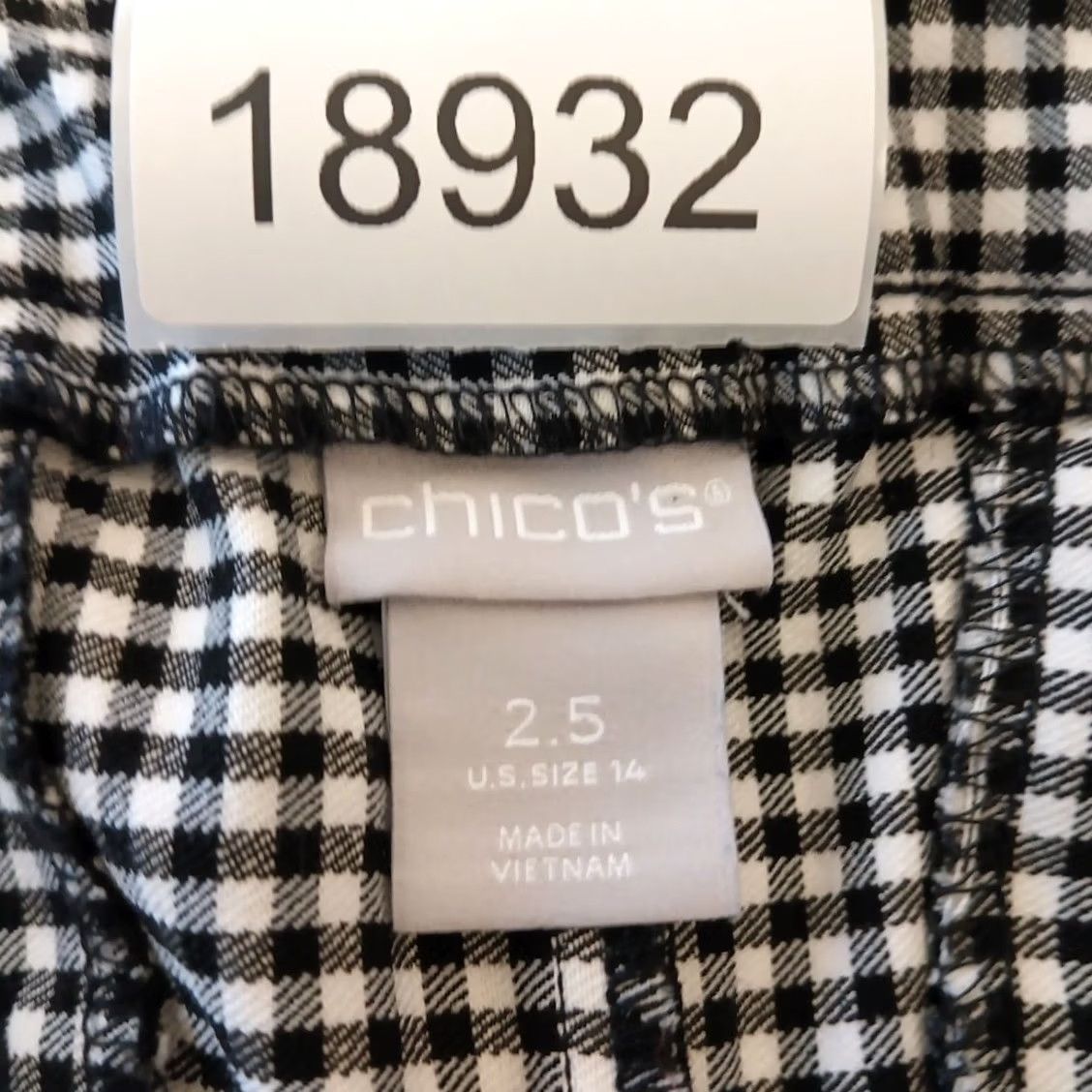 Vintage Chico'S Pants Womens 14 Black Capri Size Plaid Pull Button Accent Pockets Size 36" / US 14 / IT 50 - 7 Thumbnail