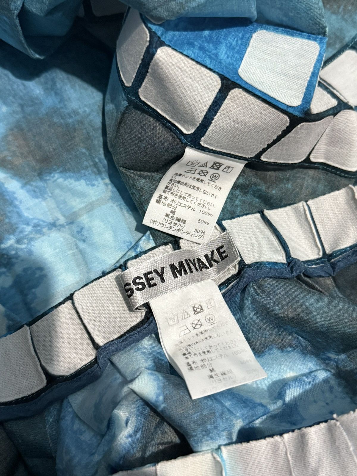 Issey Miyake CATWALK IMAGERY: ISSEY MIYAKE S/S 18 WOMENSWEAR Size S / US 4 / IT 40 - 8 Thumbnail