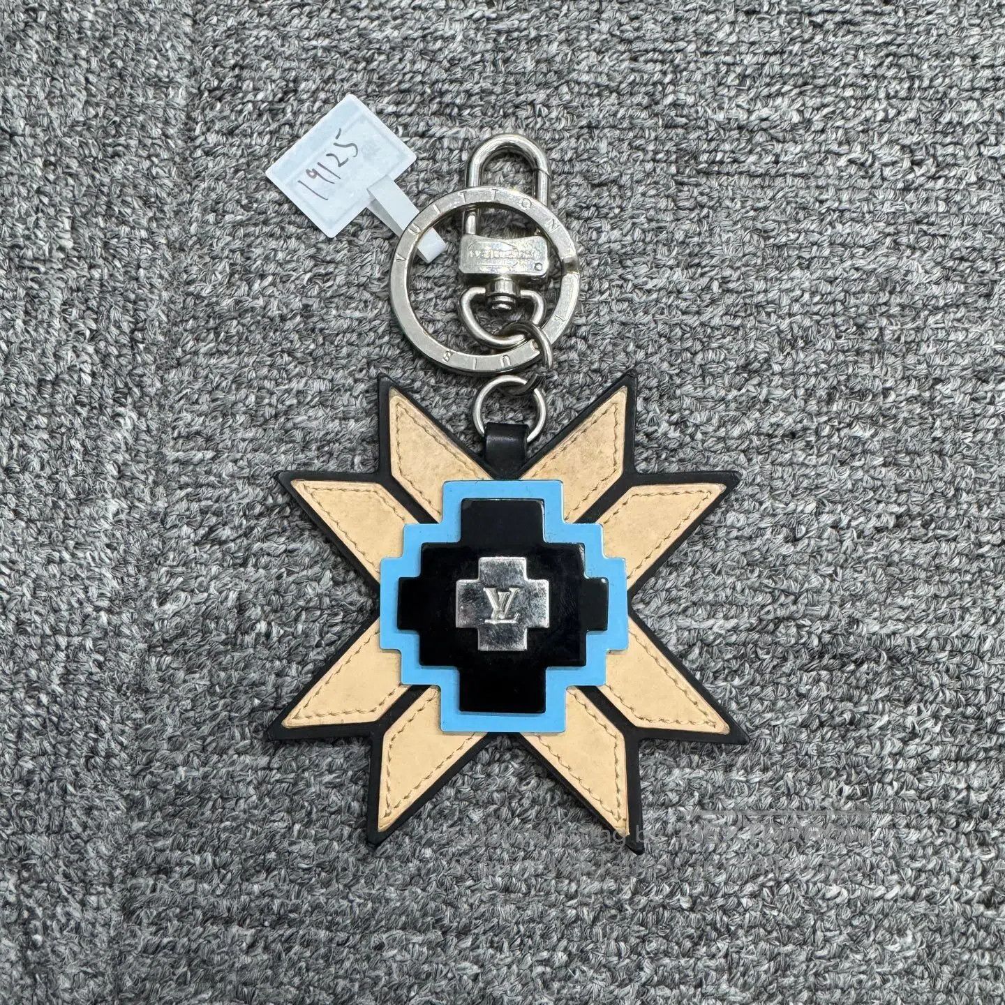 Louis Vuitton Louis Vuitton Colorful keychain| Size ONE SIZE - 1 Thumbnail