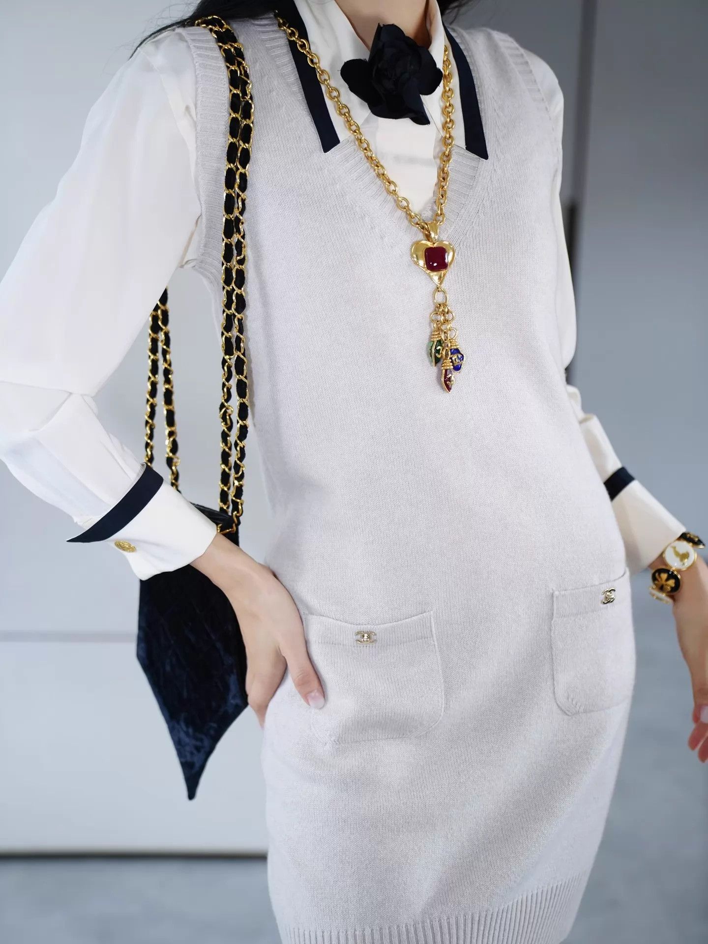 Chanel Chanel CC Buckle Oatmeal Cashmere Vest Dress Size XS / US 0-2 / IT 36-38 - 8 Thumbnail