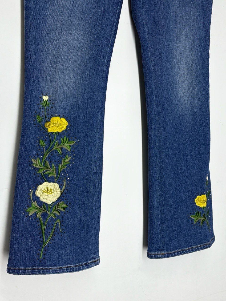 Stella McCartney Stella McCartney Rhinestones Floral Mid Rise Straight Jeans Size 28" / US 6 / IT 42 - 4 Thumbnail