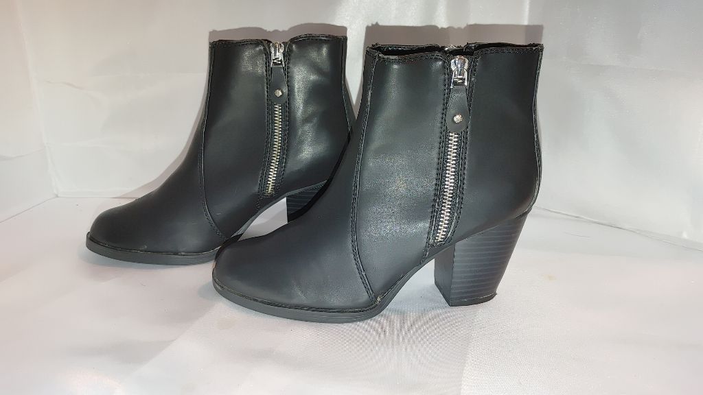 Vera Wang Vera Wang Booties Size 6 Size US 6 / IT 36 - 2 Thumbnail