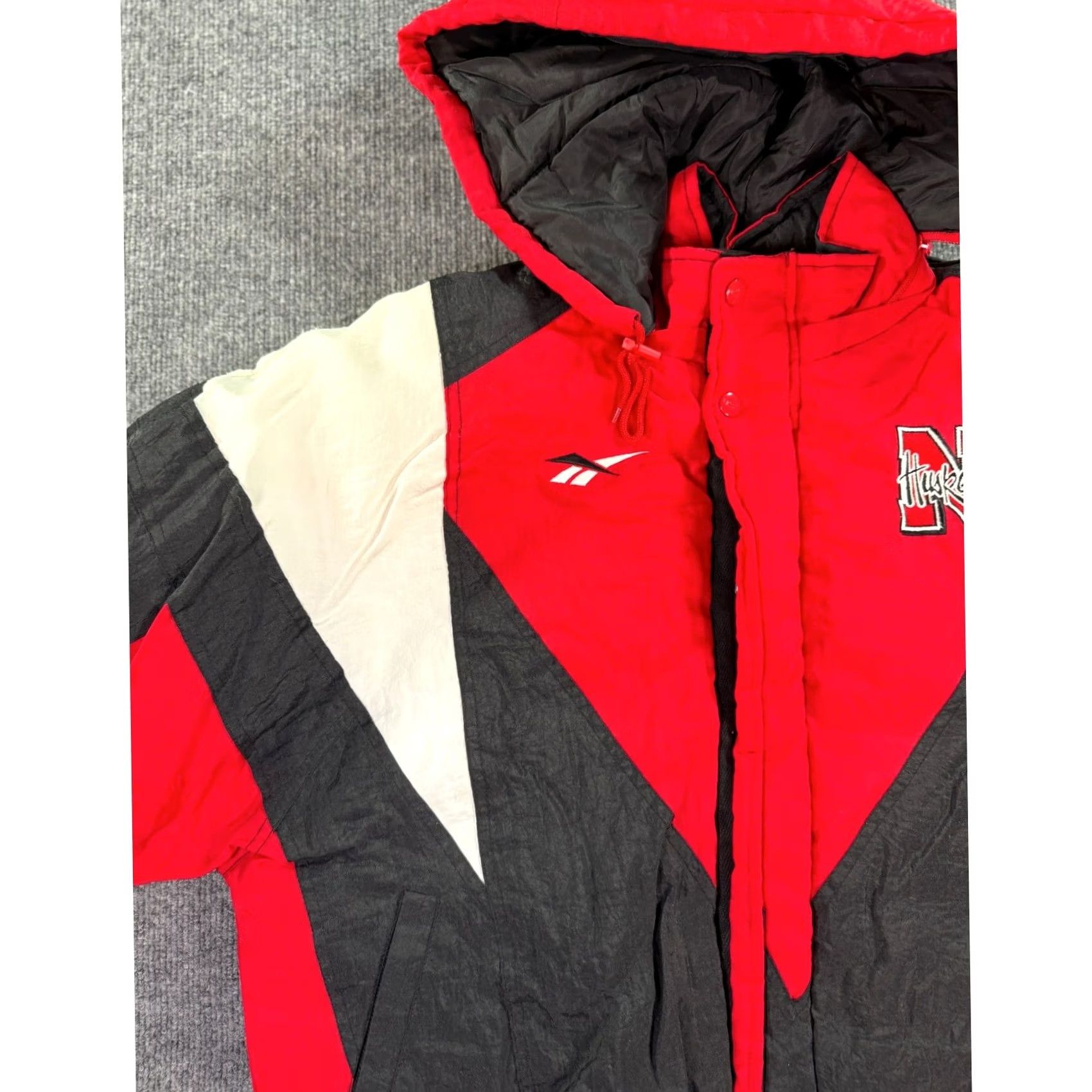 Reebok VINTAGE Reebok Nebraska Huskers Jacket Mens M Red Black Puffer Hooded NCAA Size US M / EU 48-50 / 2 - 4 Thumbnail